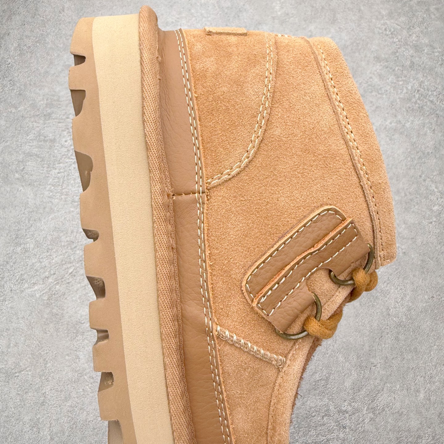 图片[6]-＃福利特价 UGG Tasman Weather Hybrid 塔斯曼混合系列户外中帮休闲马丁靴雪地靴UGG秋冬新品 秋冬必备（内里加绒保暖🔥）时尚休闲马丁靴雪地靴系列 代购专供品质 面料采用进口头层牛皮材质 鞋内里采用🔥毛茸一体内里保暖锁热。外置防滑橡胶大底 系带设计 穿脱十分方便 采用TPU模压定型真皮鞋面材质#科技外底防滑,耐磨性和良好的弹性！尺码：39-45-选品中心