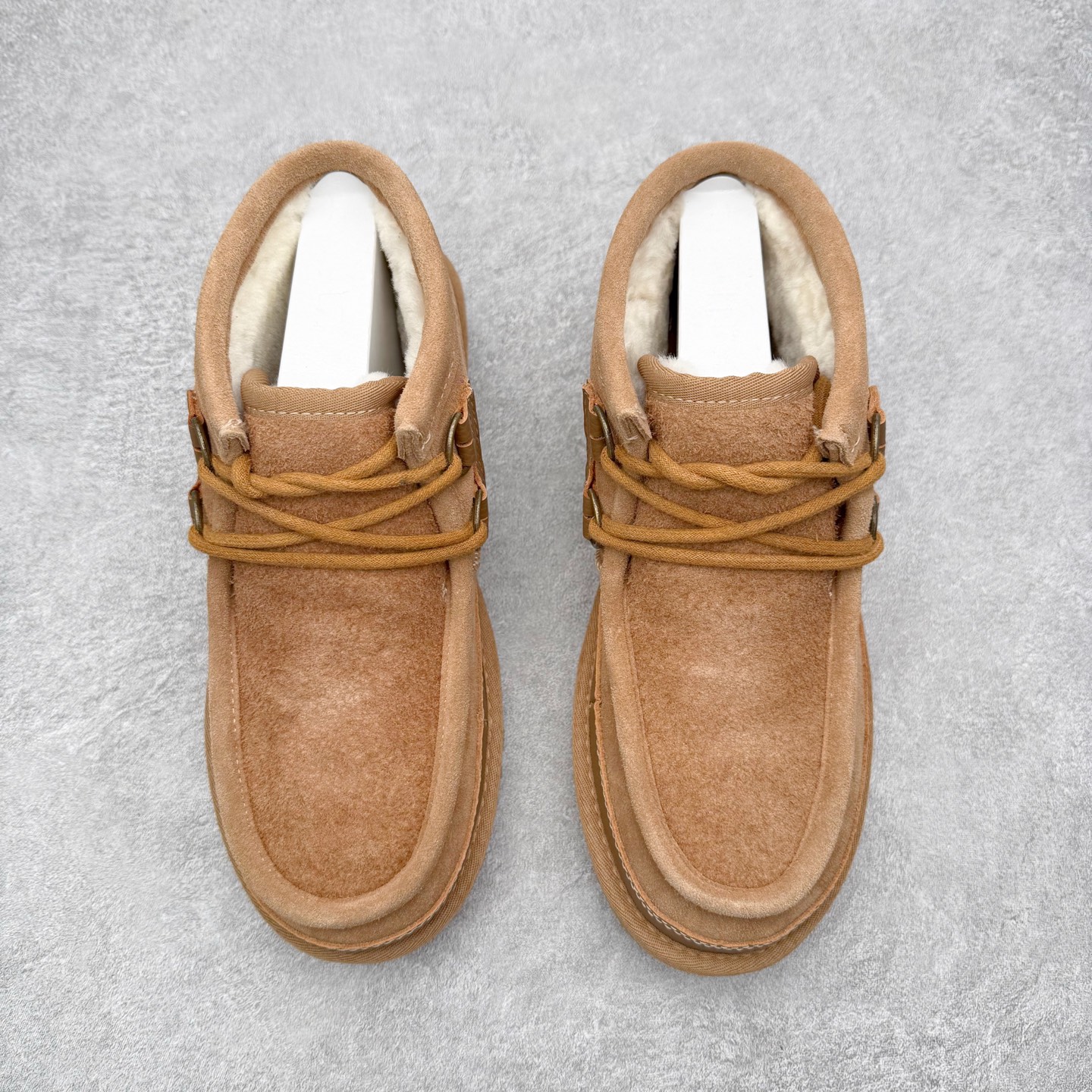 图片[2]-＃福利特价 UGG Tasman Weather Hybrid 塔斯曼混合系列户外中帮休闲马丁靴雪地靴UGG秋冬新品 秋冬必备（内里加绒保暖🔥）时尚休闲马丁靴雪地靴系列 代购专供品质 面料采用进口头层牛皮材质 鞋内里采用🔥毛茸一体内里保暖锁热。外置防滑橡胶大底 系带设计 穿脱十分方便 采用TPU模压定型真皮鞋面材质#科技外底防滑,耐磨性和良好的弹性！尺码：39-45-选品中心