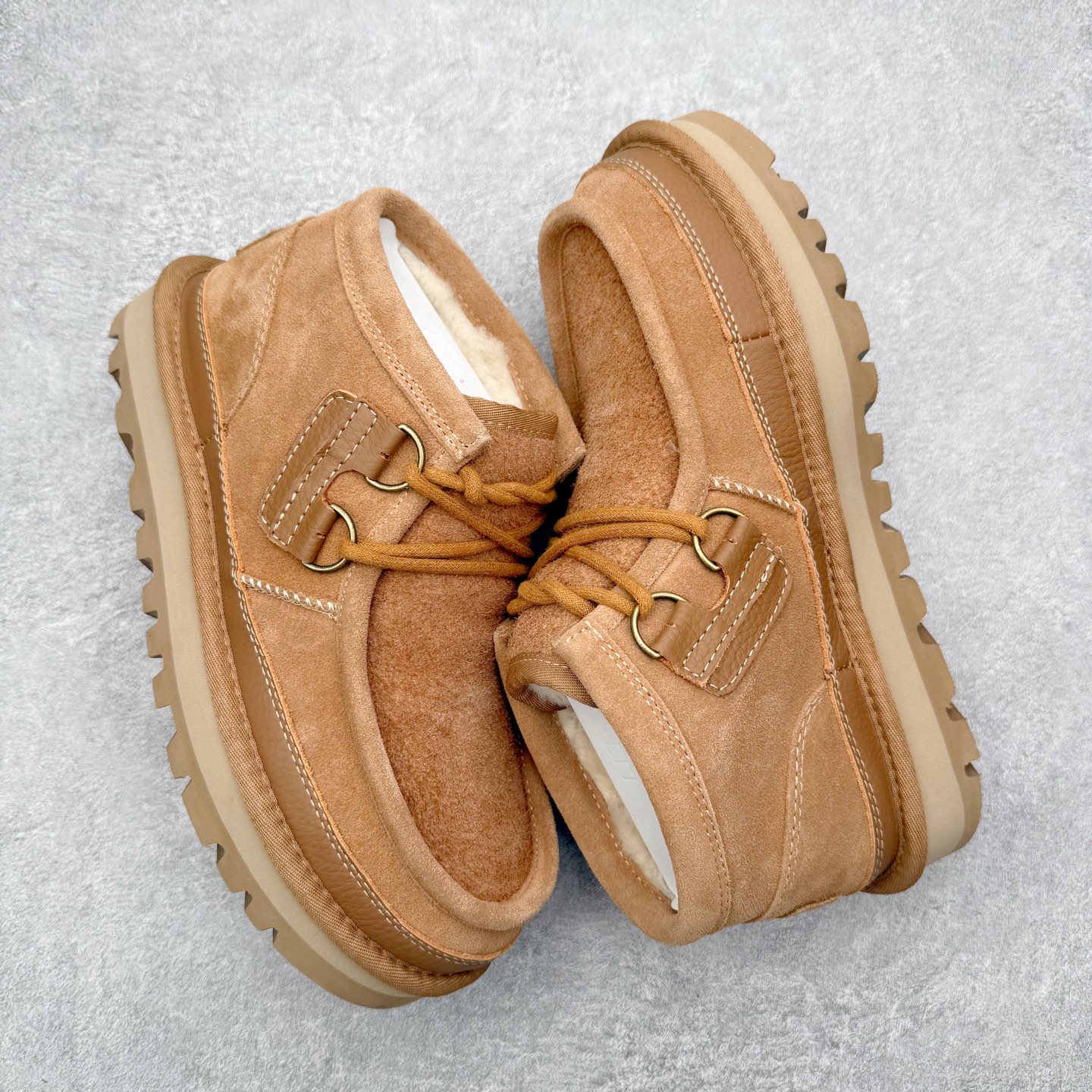 图片[3]-＃福利特价 UGG Tasman Weather Hybrid 塔斯曼混合系列户外中帮休闲马丁靴雪地靴UGG秋冬新品 秋冬必备（内里加绒保暖🔥）时尚休闲马丁靴雪地靴系列 代购专供品质 面料采用进口头层牛皮材质 鞋内里采用🔥毛茸一体内里保暖锁热。外置防滑橡胶大底 系带设计 穿脱十分方便 采用TPU模压定型真皮鞋面材质#科技外底防滑,耐磨性和良好的弹性！尺码：39-45-选品中心