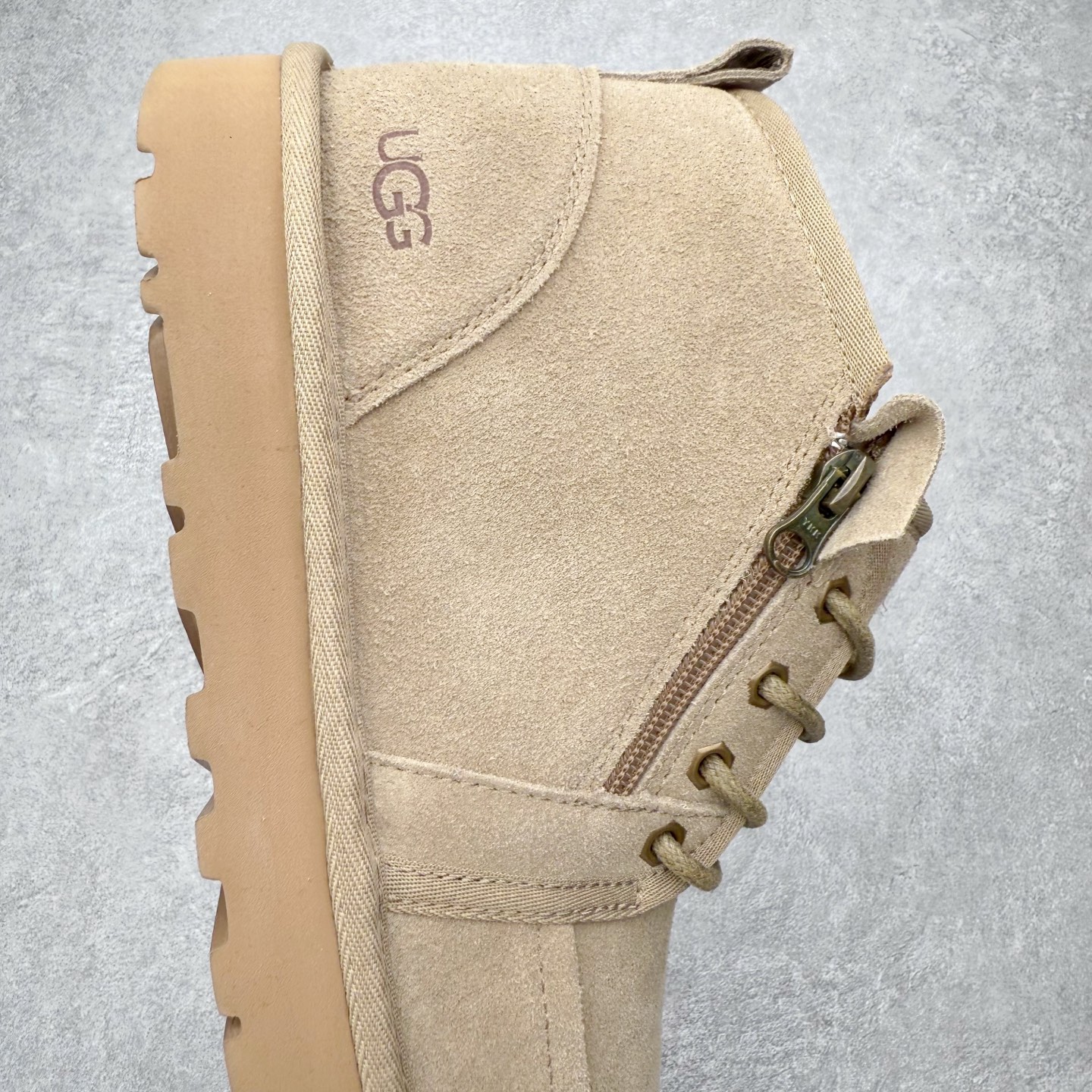 图片[6]-＃福利特价 UGG Tasman Weather Hybrid 塔斯曼混合系列户外中帮休闲马丁靴雪地靴UGG秋冬新品 秋冬必备（内里加绒保暖🔥）时尚休闲马丁靴雪地靴系列 代购专供品质 面料采用进口头层牛皮材质 鞋内里采用🔥毛茸一体内里保暖锁热。外置防滑橡胶大底 系带设计 穿脱十分方便 采用TPU模压定型真皮鞋面材质#科技外底防滑,耐磨性和良好的弹性！尺码：39-45-选品中心