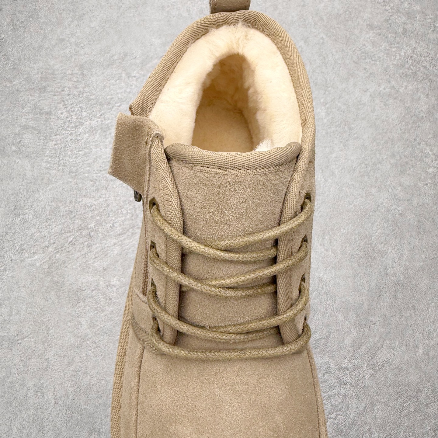 图片[5]-＃福利特价 UGG Tasman Weather Hybrid 塔斯曼混合系列户外中帮休闲马丁靴雪地靴UGG秋冬新品 秋冬必备（内里加绒保暖🔥）时尚休闲马丁靴雪地靴系列 代购专供品质 面料采用进口头层牛皮材质 鞋内里采用🔥毛茸一体内里保暖锁热。外置防滑橡胶大底 系带设计 穿脱十分方便 采用TPU模压定型真皮鞋面材质#科技外底防滑,耐磨性和良好的弹性！尺码：39-45-选品中心