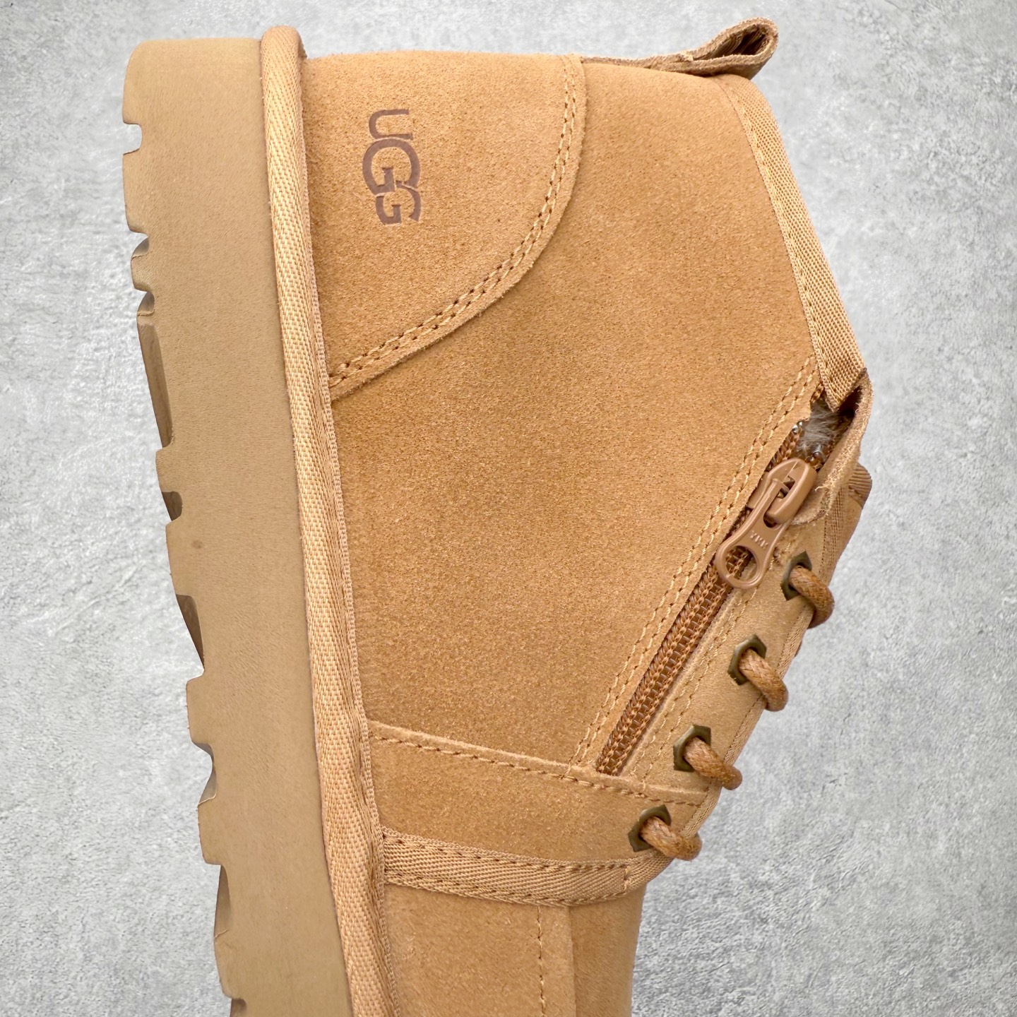 图片[6]-＃福利特价 UGG Tasman Weather Hybrid 塔斯曼混合系列户外中帮休闲马丁靴雪地靴UGG秋冬新品 秋冬必备（内里加绒保暖🔥）时尚休闲马丁靴雪地靴系列 代购专供品质 面料采用进口头层牛皮材质 鞋内里采用🔥毛茸一体内里保暖锁热。外置防滑橡胶大底 系带设计 穿脱十分方便 采用TPU模压定型真皮鞋面材质#科技外底防滑,耐磨性和良好的弹性！尺码：39-45-选品中心