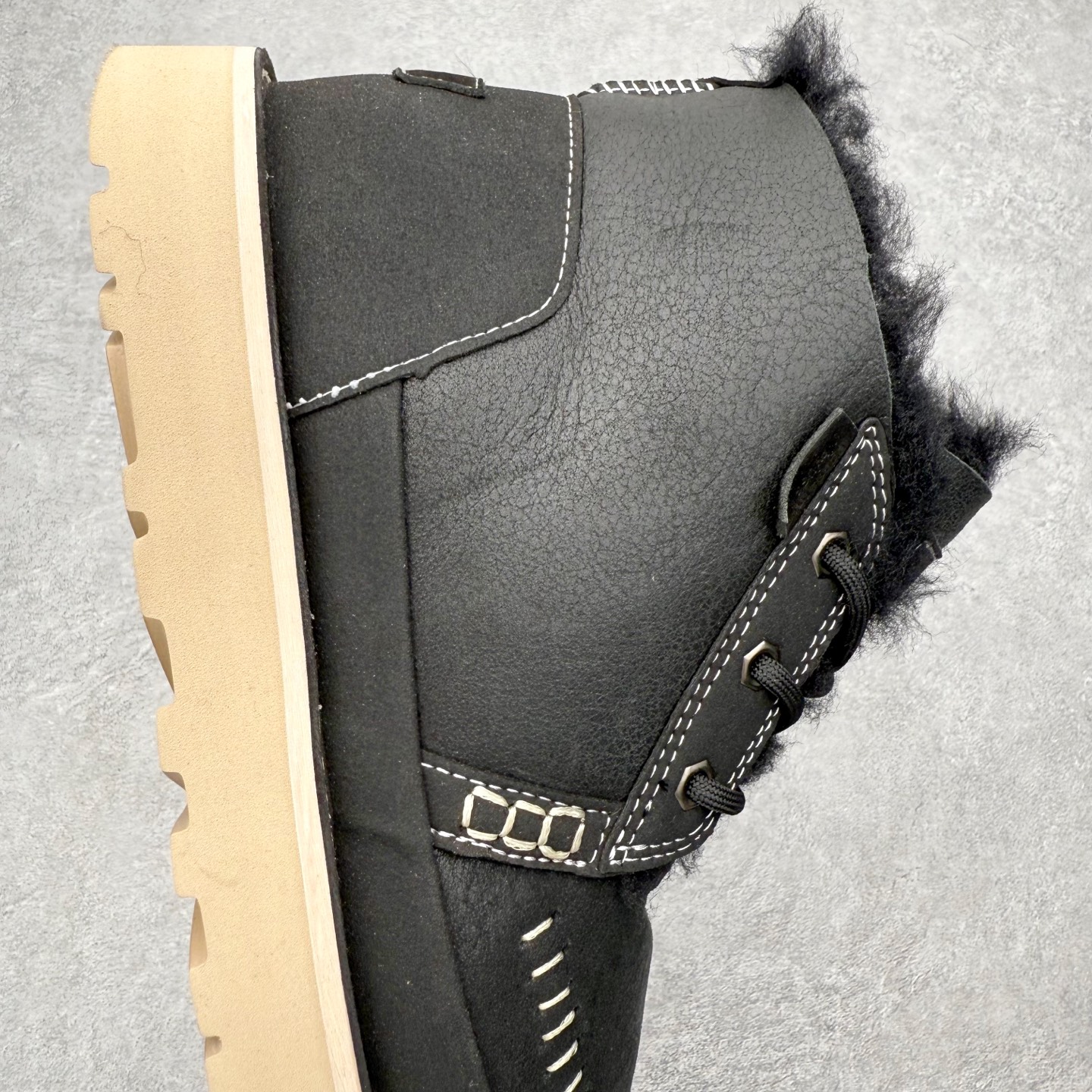 图片[6]-＃福利特价 UGG Tasman Weather Hybrid 塔斯曼混合系列户外中帮休闲马丁靴雪地靴UGG秋冬新品 秋冬必备（内里加绒保暖🔥）时尚休闲马丁靴雪地靴系列 代购专供品质 面料采用进口头层牛皮材质 鞋内里采用🔥毛茸一体内里保暖锁热。外置防滑橡胶大底 系带设计 穿脱十分方便 采用TPU模压定型真皮鞋面材质#科技外底防滑,耐磨性和良好的弹性！尺码：39-45-选品中心