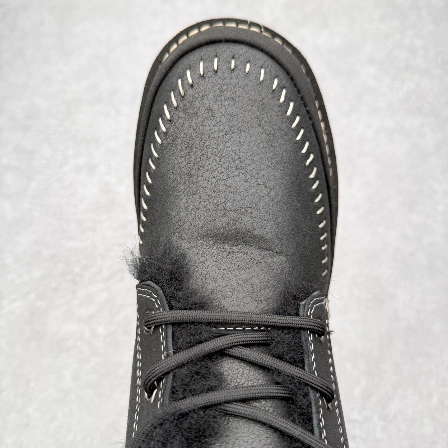 图片[4]-＃福利特价 UGG Tasman Weather Hybrid 塔斯曼混合系列户外中帮休闲马丁靴雪地靴UGG秋冬新品 秋冬必备（内里加绒保暖🔥）时尚休闲马丁靴雪地靴系列 代购专供品质 面料采用进口头层牛皮材质 鞋内里采用🔥毛茸一体内里保暖锁热。外置防滑橡胶大底 系带设计 穿脱十分方便 采用TPU模压定型真皮鞋面材质#科技外底防滑,耐磨性和良好的弹性！尺码：39-45-选品中心