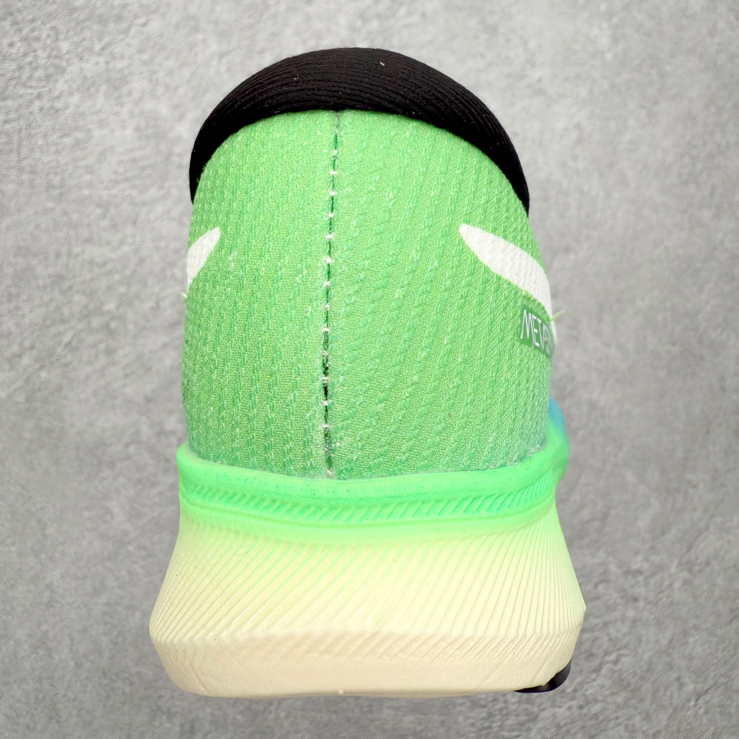 图片[8]-Asics Metaspeed Sky + 亚瑟士全面进化版竞速马拉松系列低帮轻量透气缓震休闲运动跑步鞋 这款Magic Speed跑鞋使用了亚瑟士的多项跑鞋科技，中底为2020年才出现在大众视野的FF Blast，这款中底为EVA和OBC混合发泡而来，相比之前的Flytefoam中底，这款材料在缓震和回弹性能上的表现更好，更加软弹。在中底前掌位置内嵌了不对称的碳板结构，这个碳板不是为了推进的目的，而是让前掌不要形变，维持前掌弧度，保证GuideSole科技在跑步过程中发挥作用。尺码：36 36.5 37.5 38 38.5 39 40 40.5 41 42 42.5 43 44 44.5 45-选品中心