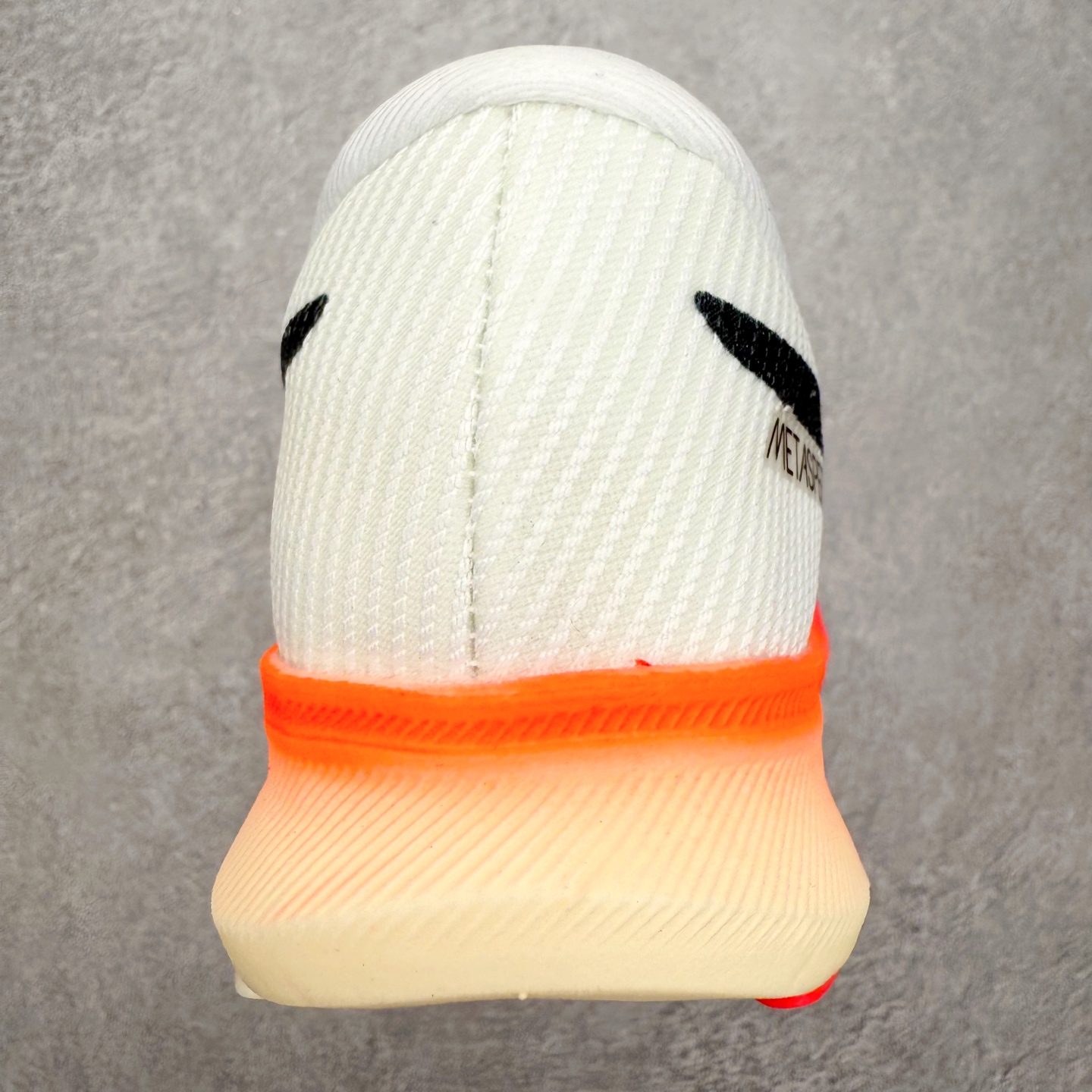 图片[8]-Asics Metaspeed Sky + 亚瑟士全面进化版竞速马拉松系列低帮轻量透气缓震休闲运动跑步鞋 这款Magic Speed跑鞋使用了亚瑟士的多项跑鞋科技，中底为2020年才出现在大众视野的FF Blast，这款中底为EVA和OBC混合发泡而来，相比之前的Flytefoam中底，这款材料在缓震和回弹性能上的表现更好，更加软弹。在中底前掌位置内嵌了不对称的碳板结构，这个碳板不是为了推进的目的，而是让前掌不要形变，维持前掌弧度，保证GuideSole科技在跑步过程中发挥作用。尺码：36 36.5 37.5 38 38.5 39 40 40.5 41 42 42.5 43 44 44.5 45-选品中心