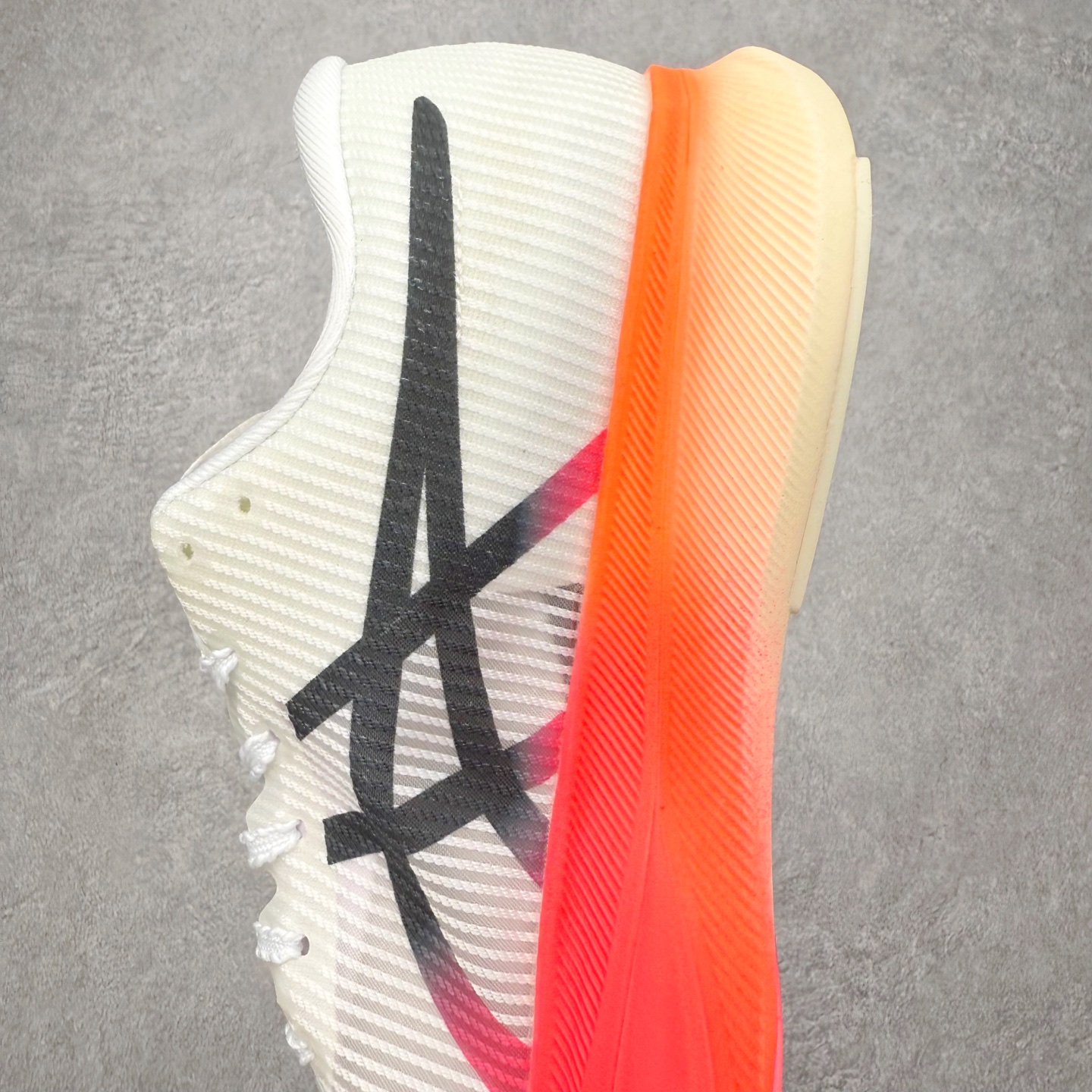 图片[7]-Asics Metaspeed Sky + 亚瑟士全面进化版竞速马拉松系列低帮轻量透气缓震休闲运动跑步鞋 这款Magic Speed跑鞋使用了亚瑟士的多项跑鞋科技，中底为2020年才出现在大众视野的FF Blast，这款中底为EVA和OBC混合发泡而来，相比之前的Flytefoam中底，这款材料在缓震和回弹性能上的表现更好，更加软弹。在中底前掌位置内嵌了不对称的碳板结构，这个碳板不是为了推进的目的，而是让前掌不要形变，维持前掌弧度，保证GuideSole科技在跑步过程中发挥作用。尺码：36 36.5 37.5 38 38.5 39 40 40.5 41 42 42.5 43 44 44.5 45-选品中心