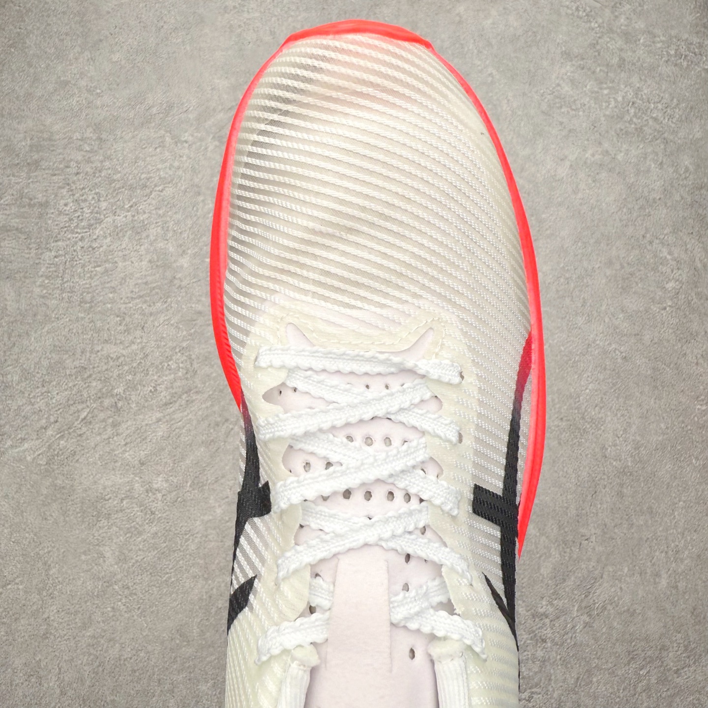 图片[4]-Asics Metaspeed Sky + 亚瑟士全面进化版竞速马拉松系列低帮轻量透气缓震休闲运动跑步鞋 这款Magic Speed跑鞋使用了亚瑟士的多项跑鞋科技，中底为2020年才出现在大众视野的FF Blast，这款中底为EVA和OBC混合发泡而来，相比之前的Flytefoam中底，这款材料在缓震和回弹性能上的表现更好，更加软弹。在中底前掌位置内嵌了不对称的碳板结构，这个碳板不是为了推进的目的，而是让前掌不要形变，维持前掌弧度，保证GuideSole科技在跑步过程中发挥作用。尺码：36 36.5 37.5 38 38.5 39 40 40.5 41 42 42.5 43 44 44.5 45-选品中心