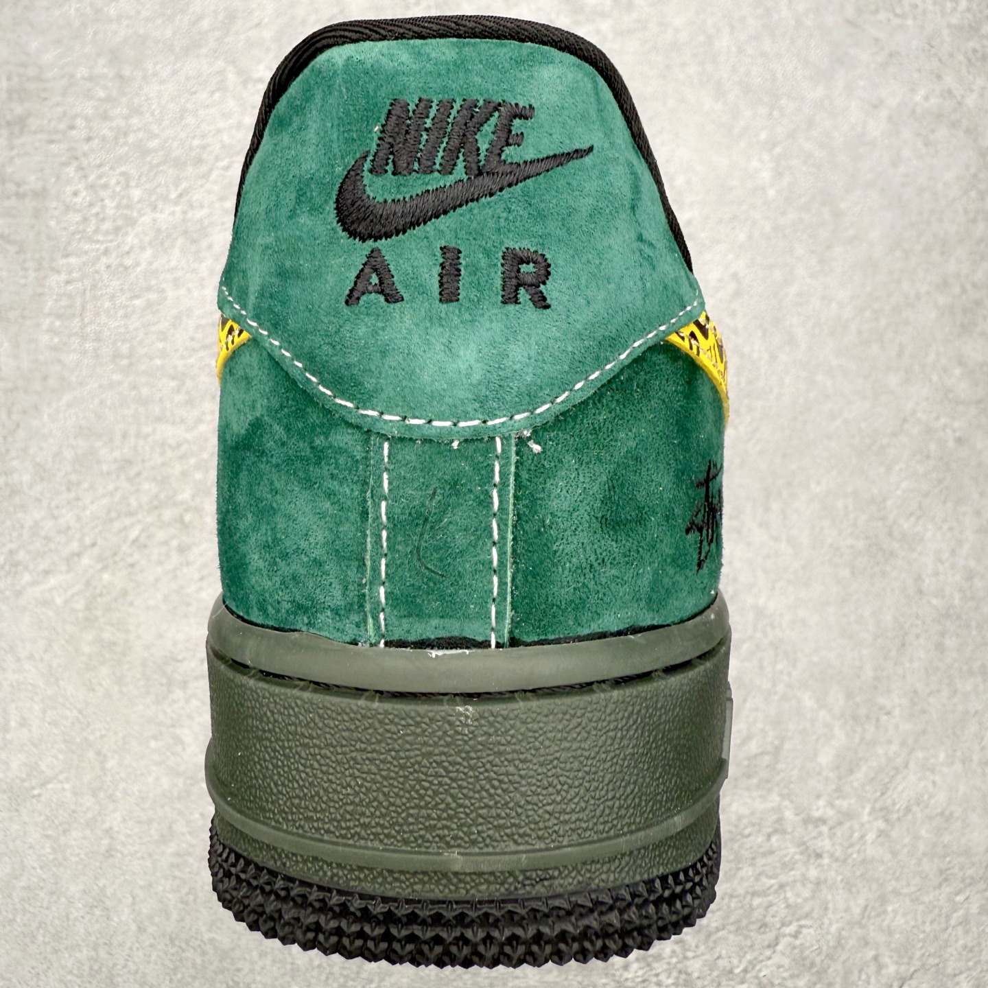 图片[8]-NK Air Force 1´07 Low 空军一号低帮百搭休闲运动板鞋 XL179-137 柔软、弹性十足的缓震性能和出色的中底设计 横跨复古与现代的外型结合 造就出风靡全球 三十多年的Force 1 直到今天还深受青睐 实拍调校N版已经零色差零失真 百分百还原实物色彩所见即所得 不存在货不对板色差等低级问题 选购参考实物拍摄 不混卖不参货 只用心做好货严格选品 承诺混一赔十 尺码：36 36.5 37.5 38 38.5 39 40 40.5 41 42 42.5 43 44 44.5 45-选品中心