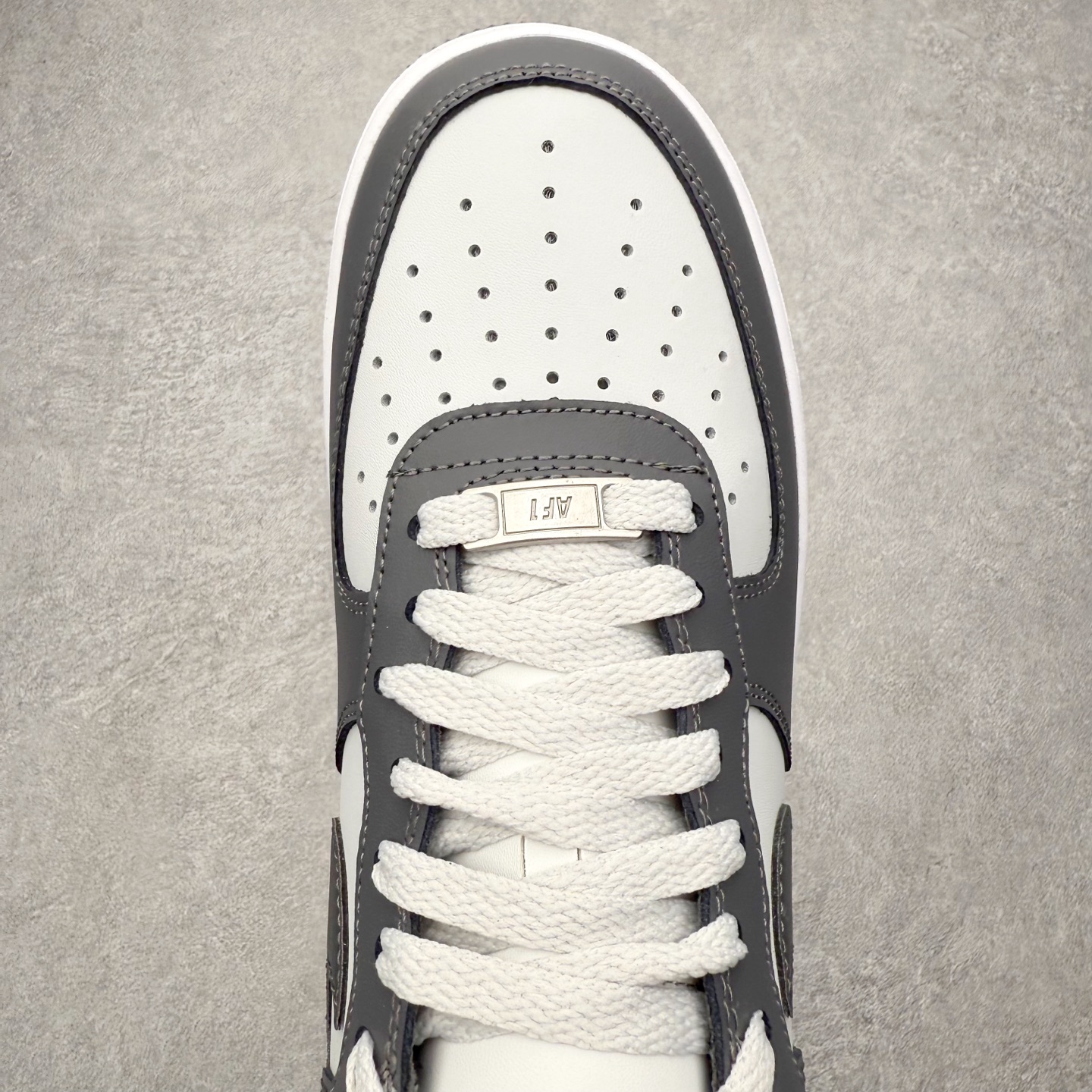 图片[4]-NK Air Force 1´07 Low 空军一号低帮百搭休闲运动板鞋 IQ9802-022 柔软、弹性十足的缓震性能和出色的中底设计 横跨复古与现代的外型结合 造就出风靡全球 三十多年的Force 1 直到今天还深受青睐 实拍调校N版已经零色差零失真 百分百还原实物色彩所见即所得 不存在货不对板色差等低级问题 选购参考实物拍摄 不混卖不参货 只用心做好货严格选品 承诺混一赔十 尺码：36 36.5 37.5 38 38.5 39 40 40.5 41 42 42.5 43 44 44.5 45-选品中心