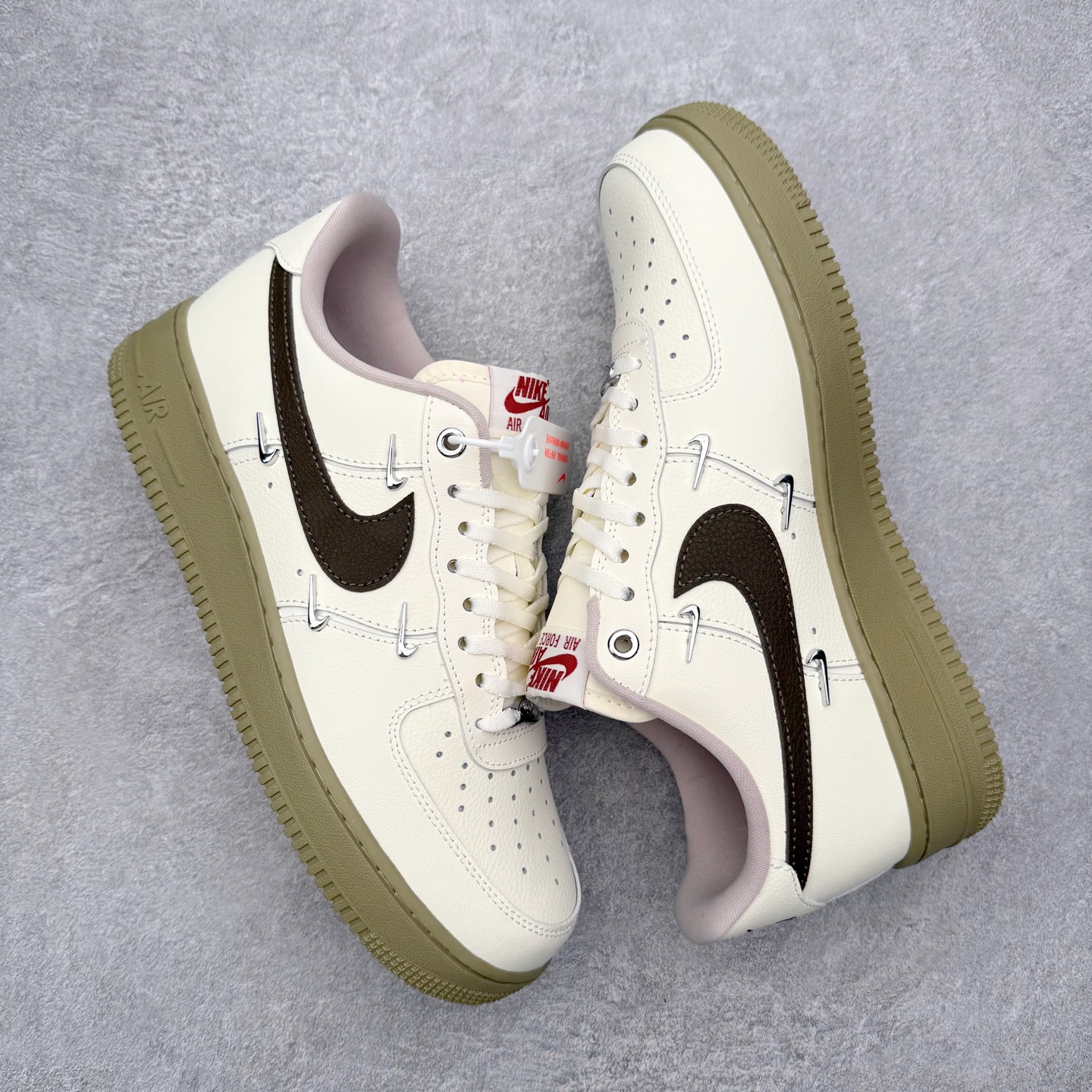 图片[3]-NK Air Force 1´07 Low 空军一号低帮百搭休闲运动板鞋 FZ4146-004 柔软、弹性十足的缓震性能和出色的中底设计 横跨复古与现代的外型结合 造就出风靡全球 三十多年的Force 1 直到今天还深受青睐 实拍调校N版已经零色差零失真 百分百还原实物色彩所见即所得 不存在货不对板色差等低级问题 选购参考实物拍摄 不混卖不参货 只用心做好货严格选品 承诺混一赔十 尺码：36 36.5 37.5 38 38.5 39 40 40.5 41 42 42.5 43 44 44.5 45-选品中心