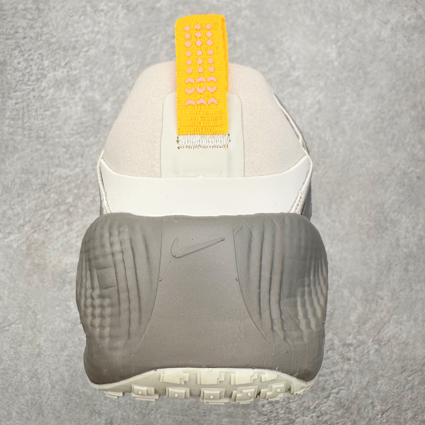 图片[8]-HYEIN SEO x NK Ava Rover 百搭舒适耐磨低帮跑步鞋 男女同款 流线型轮廓，通过轻薄物料鞋面结合 TPU 网格状支撑示人，增厚的中底材质选用 ReactX 加持，华夫外底收尾。鞋垫与后跟鞋提，克制点缀 Hyein Seo 字样。鞋垫与鞋提则采用菱形格纹的变化元素呈现。实拍调校N版已经零色差零失真 百分百还原实物色彩所见即所得 不存在货不对板色差等低级问题 选购参考实物拍摄 不混卖不参货 只用心做好货严格选品 承诺混一赔十 尺码：36 36.5 37.5 38 38.5 39 40 40.5 41 42 42.5 43 44 44.5 45-选品中心