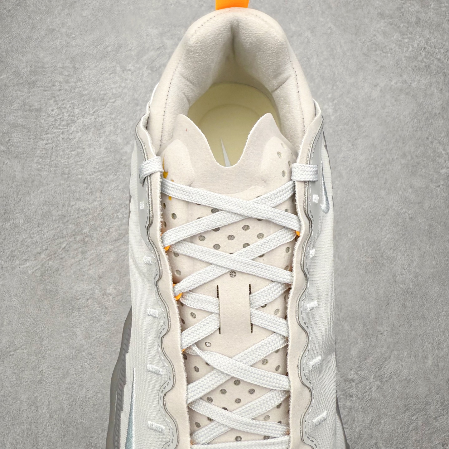 图片[5]-HYEIN SEO x NK Ava Rover 百搭舒适耐磨低帮跑步鞋 男女同款 流线型轮廓，通过轻薄物料鞋面结合 TPU 网格状支撑示人，增厚的中底材质选用 ReactX 加持，华夫外底收尾。鞋垫与后跟鞋提，克制点缀 Hyein Seo 字样。鞋垫与鞋提则采用菱形格纹的变化元素呈现。实拍调校N版已经零色差零失真 百分百还原实物色彩所见即所得 不存在货不对板色差等低级问题 选购参考实物拍摄 不混卖不参货 只用心做好货严格选品 承诺混一赔十 尺码：36 36.5 37.5 38 38.5 39 40 40.5 41 42 42.5 43 44 44.5 45-选品中心