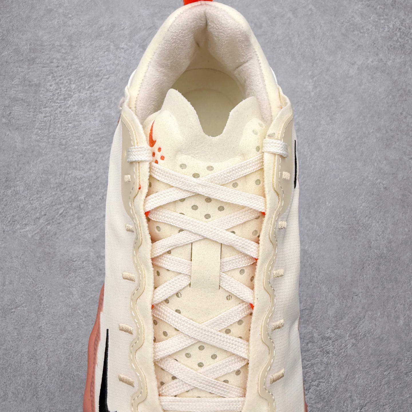 图片[5]-HYEIN SEO x NK Ava Rover 百搭舒适耐磨低帮跑步鞋 男女同款 流线型轮廓，通过轻薄物料鞋面结合 TPU 网格状支撑示人，增厚的中底材质选用 ReactX 加持，华夫外底收尾。鞋垫与后跟鞋提，克制点缀 Hyein Seo 字样。鞋垫与鞋提则采用菱形格纹的变化元素呈现。实拍调校N版已经零色差零失真 百分百还原实物色彩所见即所得 不存在货不对板色差等低级问题 选购参考实物拍摄 不混卖不参货 只用心做好货严格选品 承诺混一赔十 尺码：36 36.5 37.5 38 38.5 39 40 40.5 41 42 42.5 43 44 44.5 45-选品中心