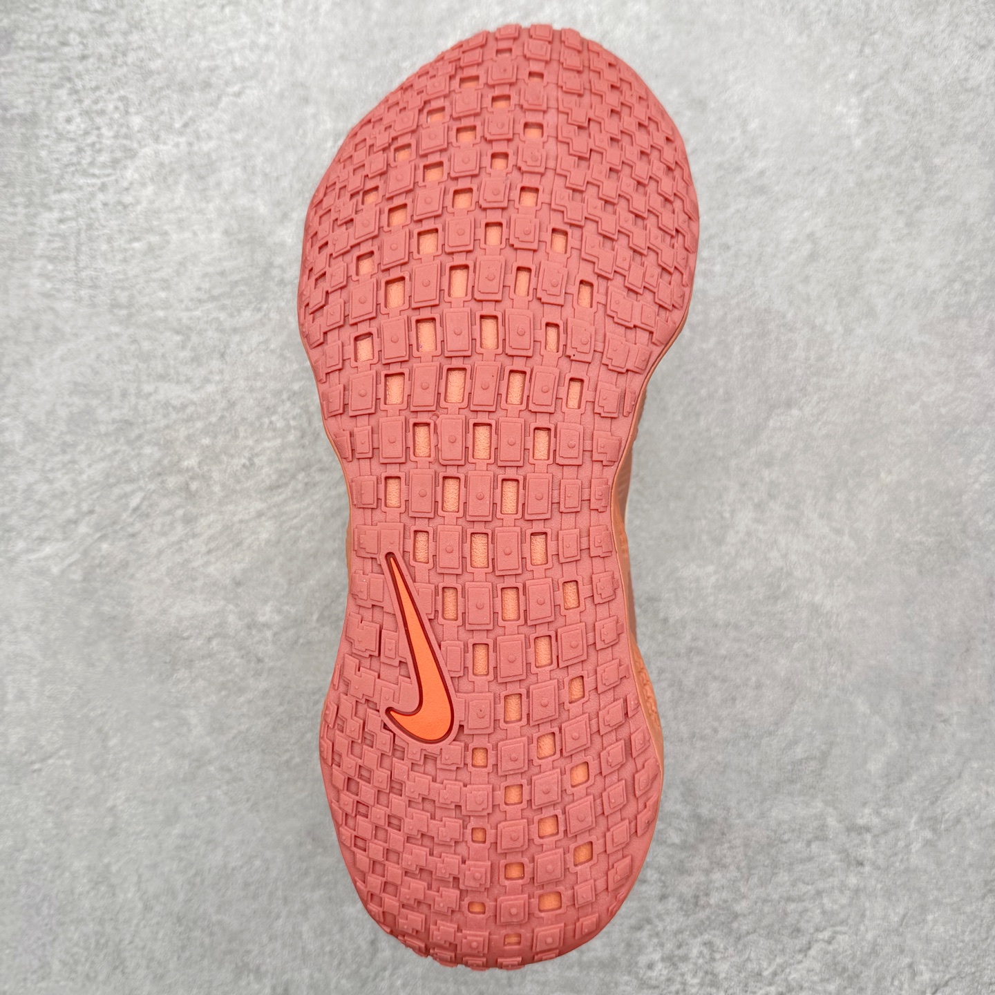 图片[9]-HYEIN SEO x NK Ava Rover 百搭舒适耐磨低帮跑步鞋 男女同款 流线型轮廓，通过轻薄物料鞋面结合 TPU 网格状支撑示人，增厚的中底材质选用 ReactX 加持，华夫外底收尾。鞋垫与后跟鞋提，克制点缀 Hyein Seo 字样。鞋垫与鞋提则采用菱形格纹的变化元素呈现。实拍调校N版已经零色差零失真 百分百还原实物色彩所见即所得 不存在货不对板色差等低级问题 选购参考实物拍摄 不混卖不参货 只用心做好货严格选品 承诺混一赔十 尺码：36 36.5 37.5 38 38.5 39 40 40.5 41 42 42.5 43 44 44.5 45-选品中心