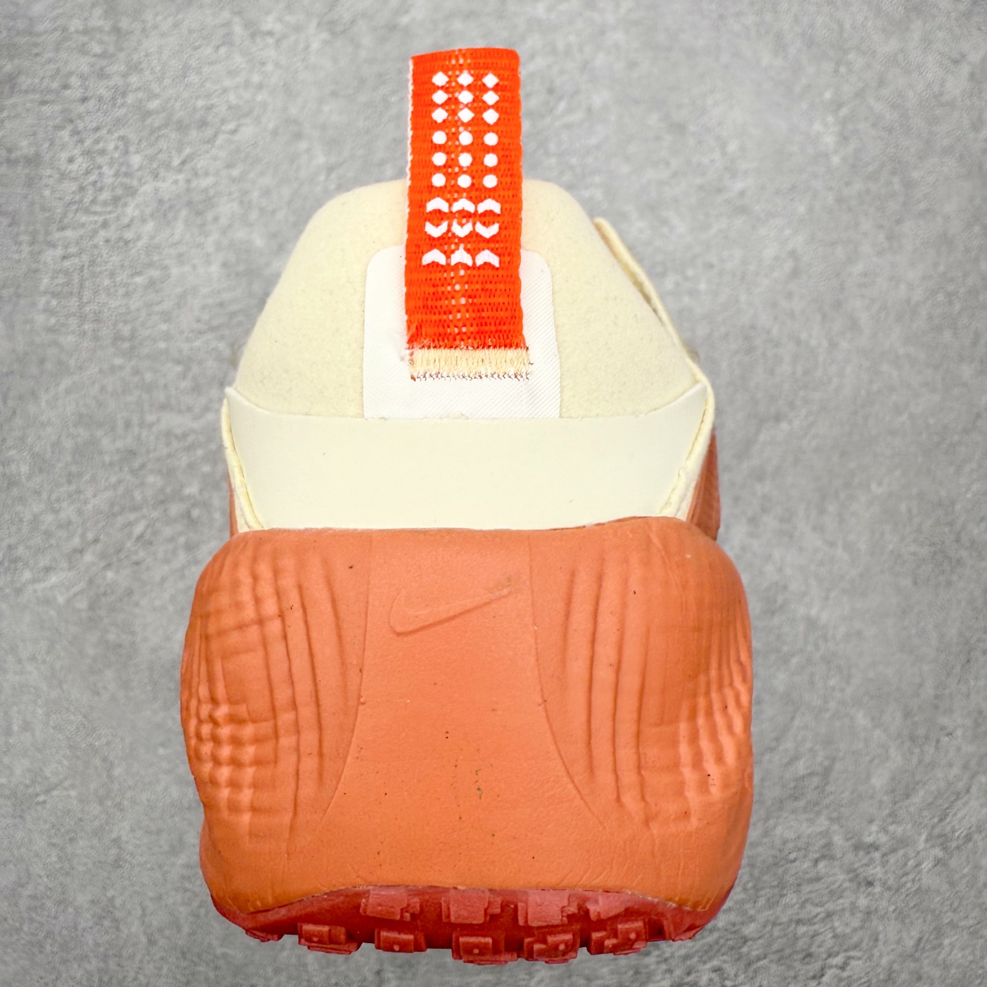 图片[8]-HYEIN SEO x NK Ava Rover 百搭舒适耐磨低帮跑步鞋 男女同款 流线型轮廓，通过轻薄物料鞋面结合 TPU 网格状支撑示人，增厚的中底材质选用 ReactX 加持，华夫外底收尾。鞋垫与后跟鞋提，克制点缀 Hyein Seo 字样。鞋垫与鞋提则采用菱形格纹的变化元素呈现。实拍调校N版已经零色差零失真 百分百还原实物色彩所见即所得 不存在货不对板色差等低级问题 选购参考实物拍摄 不混卖不参货 只用心做好货严格选品 承诺混一赔十 尺码：36 36.5 37.5 38 38.5 39 40 40.5 41 42 42.5 43 44 44.5 45-选品中心