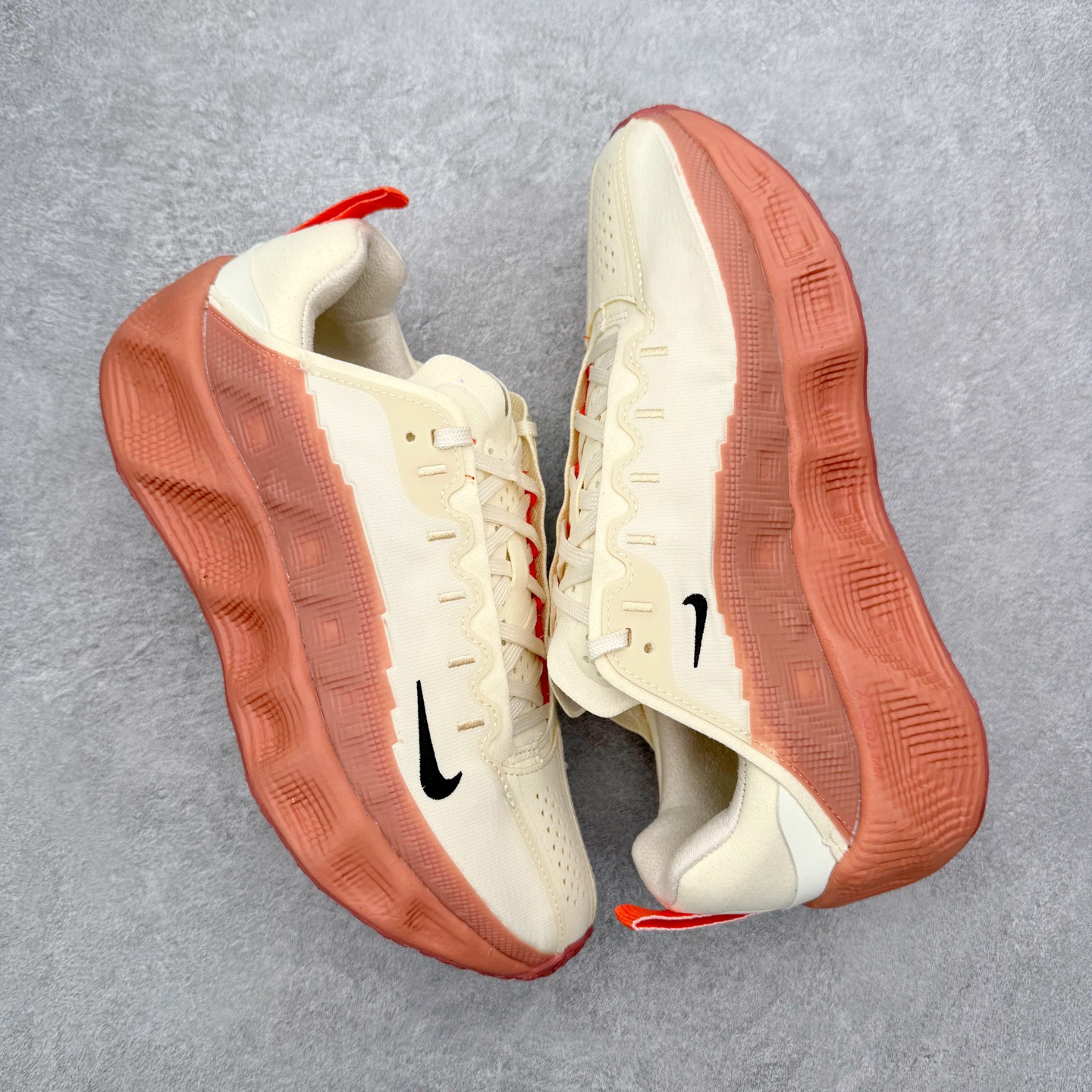 图片[3]-HYEIN SEO x NK Ava Rover 百搭舒适耐磨低帮跑步鞋 男女同款 流线型轮廓，通过轻薄物料鞋面结合 TPU 网格状支撑示人，增厚的中底材质选用 ReactX 加持，华夫外底收尾。鞋垫与后跟鞋提，克制点缀 Hyein Seo 字样。鞋垫与鞋提则采用菱形格纹的变化元素呈现。实拍调校N版已经零色差零失真 百分百还原实物色彩所见即所得 不存在货不对板色差等低级问题 选购参考实物拍摄 不混卖不参货 只用心做好货严格选品 承诺混一赔十 尺码：36 36.5 37.5 38 38.5 39 40 40.5 41 42 42.5 43 44 44.5 45-选品中心