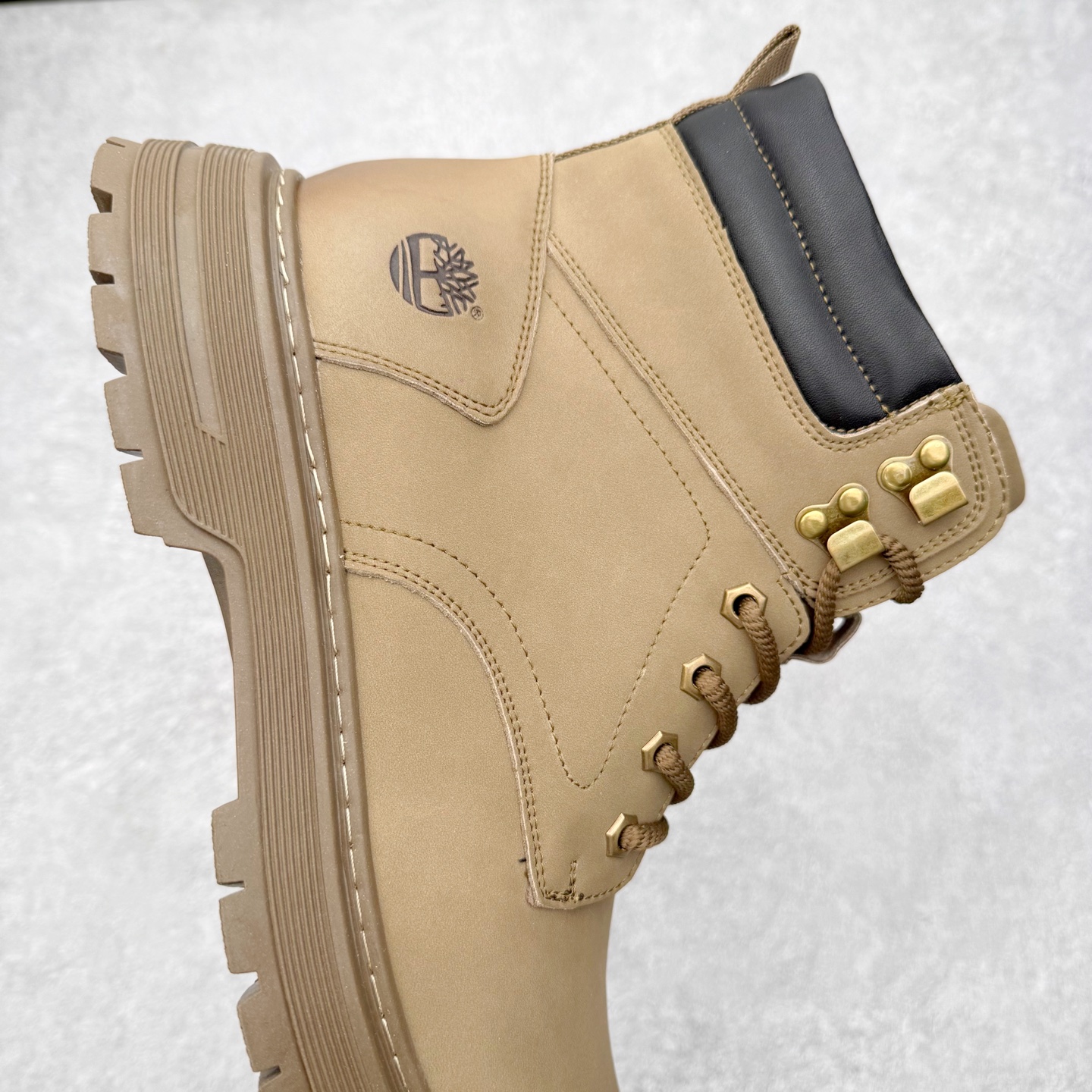 图片[6]-Timberland添柏岚/天伯伦 秋冬新品 秋冬必备户外休闲大黄靴系列#广东大厂品质 原盒原包装 时尚潮流搭配 面料采用意大利🇮🇹顶级磨砂细纹牛皮 轻质大底 搭配防臭防腐真皮乳胶鞋垫 大底到五金都是代工厂原材料制作 同原版固特异永不开胶工艺 好货不杀猪 首单质量严格把控 全网独家首发 品质毋庸置疑 全套官网统一包装 给您完美的穿着体验 质量考究耐穿 型男必备 专治不帅 高品质脚感一流 今年冬季防寒户外专用 日常随意搭配 尺码：38-44（皮鞋码）-选品中心