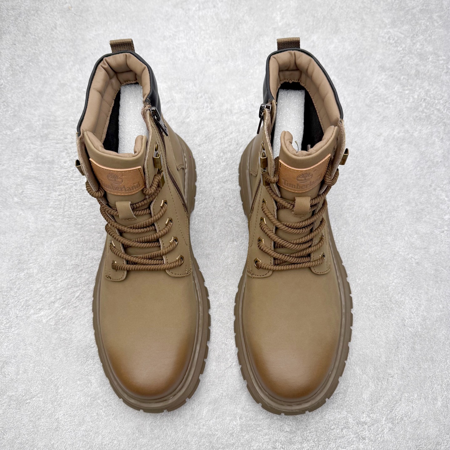 图片[2]-Timberland添柏岚/天伯伦 秋冬新品 秋冬必备户外休闲大黄靴系列#广东大厂品质 原盒原包装 时尚潮流搭配 面料采用意大利🇮🇹顶级磨砂细纹牛皮 轻质大底 搭配防臭防腐真皮乳胶鞋垫 大底到五金都是代工厂原材料制作 同原版固特异永不开胶工艺 好货不杀猪 首单质量严格把控 全网独家首发 品质毋庸置疑 全套官网统一包装 给您完美的穿着体验 质量考究耐穿 型男必备 专治不帅 高品质脚感一流 今年冬季防寒户外专用 日常随意搭配 尺码：38-44（皮鞋码）-选品中心