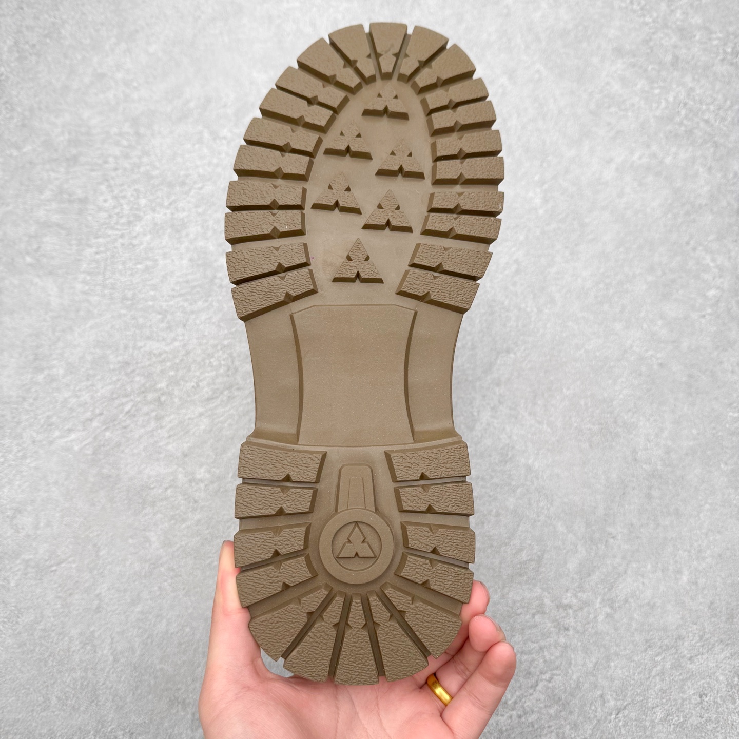 图片[9]-Timberland添柏岚/天伯伦 秋冬新品 秋冬必备户外休闲大黄靴系列#广东大厂品质 原盒原包装 时尚潮流搭配 面料采用意大利🇮🇹顶级磨砂细纹牛皮 轻质大底 搭配防臭防腐真皮乳胶鞋垫 大底到五金都是代工厂原材料制作 同原版固特异永不开胶工艺 好货不杀猪 首单质量严格把控 全网独家首发 品质毋庸置疑 全套官网统一包装 给您完美的穿着体验 质量考究耐穿 型男必备 专治不帅 高品质脚感一流 今年冬季防寒户外专用 日常随意搭配 尺码：38-44（皮鞋码）-选品中心