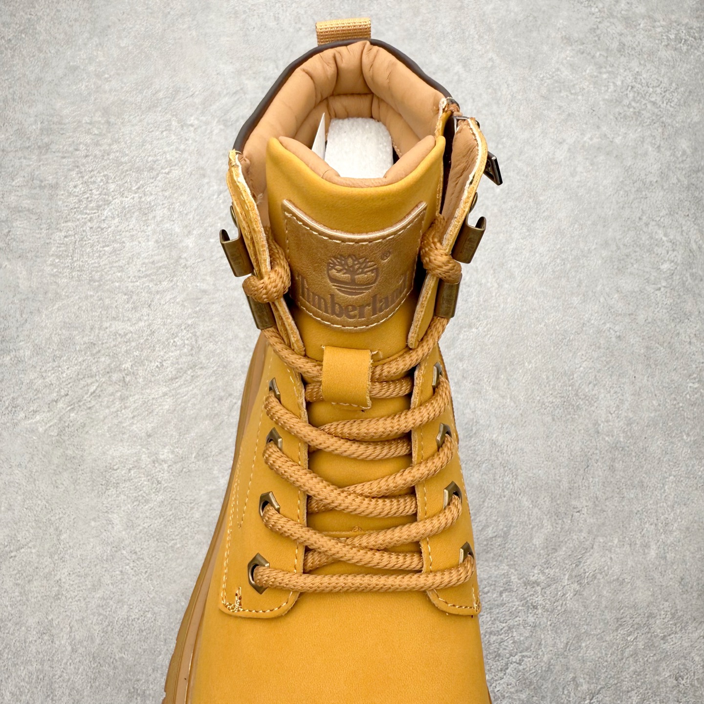图片[5]-Timberland添柏岚/天伯伦 秋冬新品 秋冬必备户外休闲大黄靴系列#广东大厂品质 原盒原包装 时尚潮流搭配 面料采用意大利🇮🇹顶级磨砂细纹牛皮 轻质大底 搭配防臭防腐真皮乳胶鞋垫 大底到五金都是代工厂原材料制作 同原版固特异永不开胶工艺 好货不杀猪 首单质量严格把控 全网独家首发 品质毋庸置疑 全套官网统一包装 给您完美的穿着体验 质量考究耐穿 型男必备 专治不帅 高品质脚感一流 今年冬季防寒户外专用 日常随意搭配 尺码：38-44（皮鞋码）-选品中心