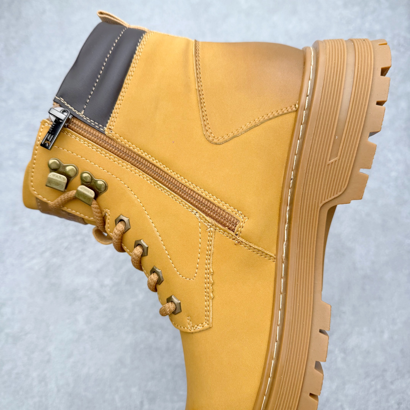 图片[7]-Timberland添柏岚/天伯伦 秋冬新品 秋冬必备户外休闲大黄靴系列#广东大厂品质 原盒原包装 时尚潮流搭配 面料采用意大利🇮🇹顶级磨砂细纹牛皮 轻质大底 搭配防臭防腐真皮乳胶鞋垫 大底到五金都是代工厂原材料制作 同原版固特异永不开胶工艺 好货不杀猪 首单质量严格把控 全网独家首发 品质毋庸置疑 全套官网统一包装 给您完美的穿着体验 质量考究耐穿 型男必备 专治不帅 高品质脚感一流 今年冬季防寒户外专用 日常随意搭配 尺码：38-44（皮鞋码）-选品中心