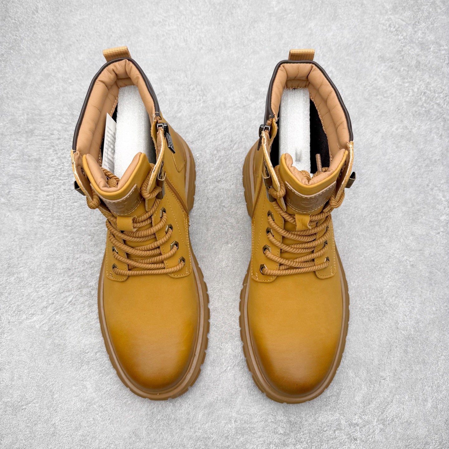 图片[2]-Timberland添柏岚/天伯伦 秋冬新品 秋冬必备户外休闲大黄靴系列#广东大厂品质 原盒原包装 时尚潮流搭配 面料采用意大利🇮🇹顶级磨砂细纹牛皮 轻质大底 搭配防臭防腐真皮乳胶鞋垫 大底到五金都是代工厂原材料制作 同原版固特异永不开胶工艺 好货不杀猪 首单质量严格把控 全网独家首发 品质毋庸置疑 全套官网统一包装 给您完美的穿着体验 质量考究耐穿 型男必备 专治不帅 高品质脚感一流 今年冬季防寒户外专用 日常随意搭配 尺码：38-44（皮鞋码）-选品中心