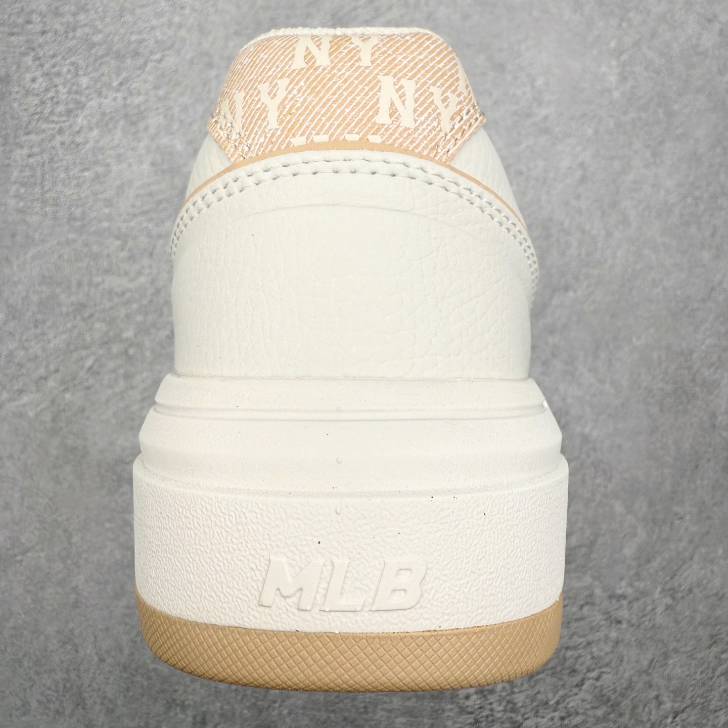 图片[8]-MLB Chunky Liner Basic 复古印花学长鞋系列低帮轻量增高厚底百搭休闲运动慢跑鞋板鞋 Korea韩国联名NY美国榄球纽约洋基队限定 韩国代购专供 全套原楦原纸板原厂数据开发 正确中底拉帮中底网布细节 平台代购专供 左脚内置芯片 韩国代购吊牌标贴 独家一比一RB+MD组合大底 高频后跟小人Logo精准对位立体饱满 正确网布加超迁鞋面 转印中底走线紧密 转印Logo工艺表层防刮不掉色 尺码：35 36 36.5 37.5 38 38.5 39 40 40.5 41 42 42.5 43 44 45-选品中心