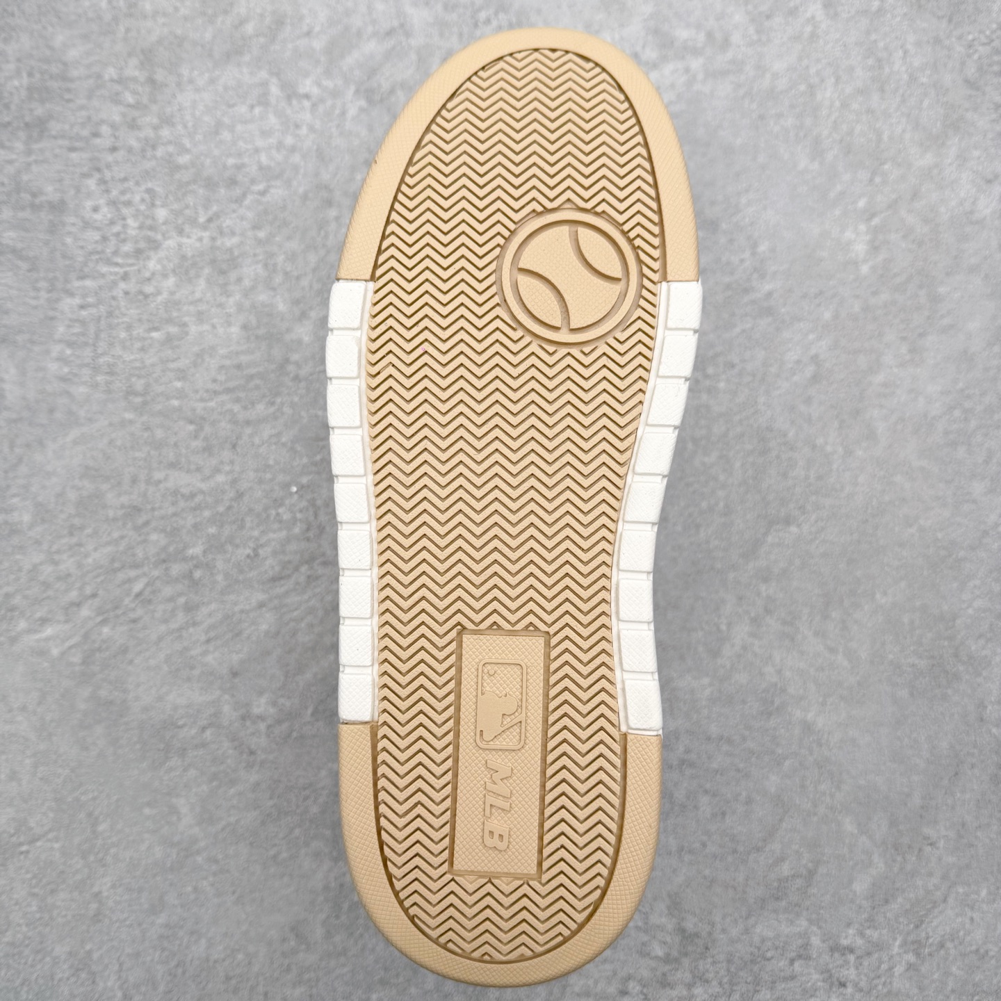 图片[9]-MLB Chunky Liner Basic 复古印花学长鞋系列低帮轻量增高厚底百搭休闲运动慢跑鞋板鞋 Korea韩国联名NY美国榄球纽约洋基队限定 韩国代购专供 全套原楦原纸板原厂数据开发 正确中底拉帮中底网布细节 平台代购专供 左脚内置芯片 韩国代购吊牌标贴 独家一比一RB+MD组合大底 高频后跟小人Logo精准对位立体饱满 正确网布加超迁鞋面 转印中底走线紧密 转印Logo工艺表层防刮不掉色 尺码：35 36 36.5 37.5 38 38.5 39 40 40.5 41 42 42.5 43 44 45-选品中心