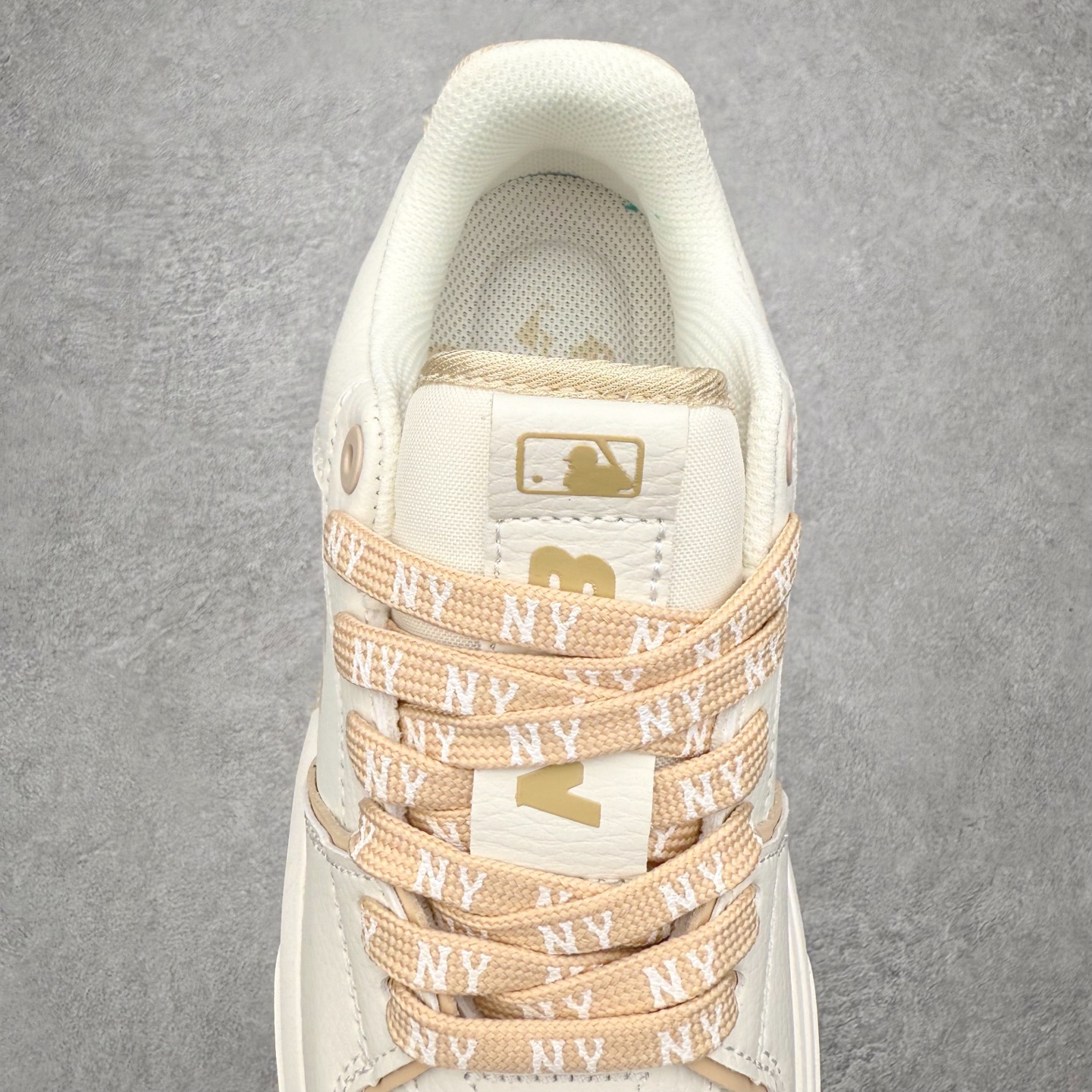 图片[5]-MLB Chunky Liner Basic 复古印花学长鞋系列低帮轻量增高厚底百搭休闲运动慢跑鞋板鞋 Korea韩国联名NY美国榄球纽约洋基队限定 韩国代购专供 全套原楦原纸板原厂数据开发 正确中底拉帮中底网布细节 平台代购专供 左脚内置芯片 韩国代购吊牌标贴 独家一比一RB+MD组合大底 高频后跟小人Logo精准对位立体饱满 正确网布加超迁鞋面 转印中底走线紧密 转印Logo工艺表层防刮不掉色 尺码：35 36 36.5 37.5 38 38.5 39 40 40.5 41 42 42.5 43 44 45-选品中心