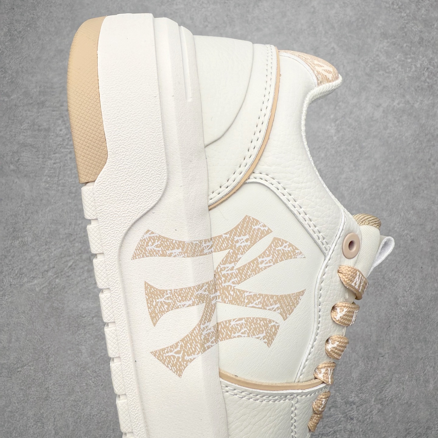 图片[6]-MLB Chunky Liner Basic 复古印花学长鞋系列低帮轻量增高厚底百搭休闲运动慢跑鞋板鞋 Korea韩国联名NY美国榄球纽约洋基队限定 韩国代购专供 全套原楦原纸板原厂数据开发 正确中底拉帮中底网布细节 平台代购专供 左脚内置芯片 韩国代购吊牌标贴 独家一比一RB+MD组合大底 高频后跟小人Logo精准对位立体饱满 正确网布加超迁鞋面 转印中底走线紧密 转印Logo工艺表层防刮不掉色 尺码：35 36 36.5 37.5 38 38.5 39 40 40.5 41 42 42.5 43 44 45-选品中心