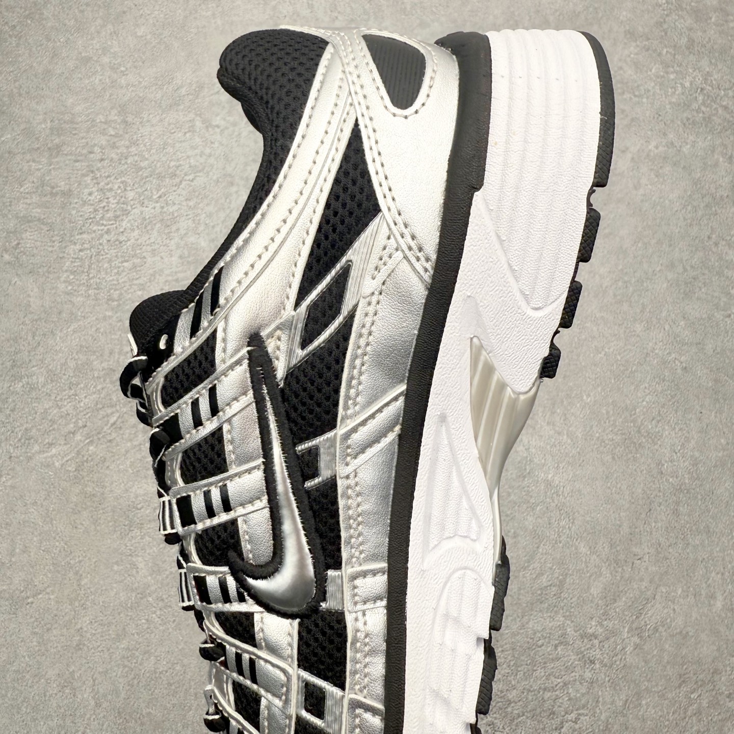 图片[7]-NK P-6000 系列低帮复古老爹风休闲运动舒适慢跑鞋 BV1021-013 融合 Pegasus 过往运动鞋设计 助力 21 世纪早期跑步运动跃升时尚新高度 采用透气网眼布、运动风格线条和耐穿覆面 兼具吸睛外观和舒适感受 中底泡绵以田径赛道为灵感 打造厚实设计 缔造出众缓震性能 尺码：36 36.5 37.5 38 38.5 39 40 40.5 41 42 42.5 43 44 44.5 45-选品中心