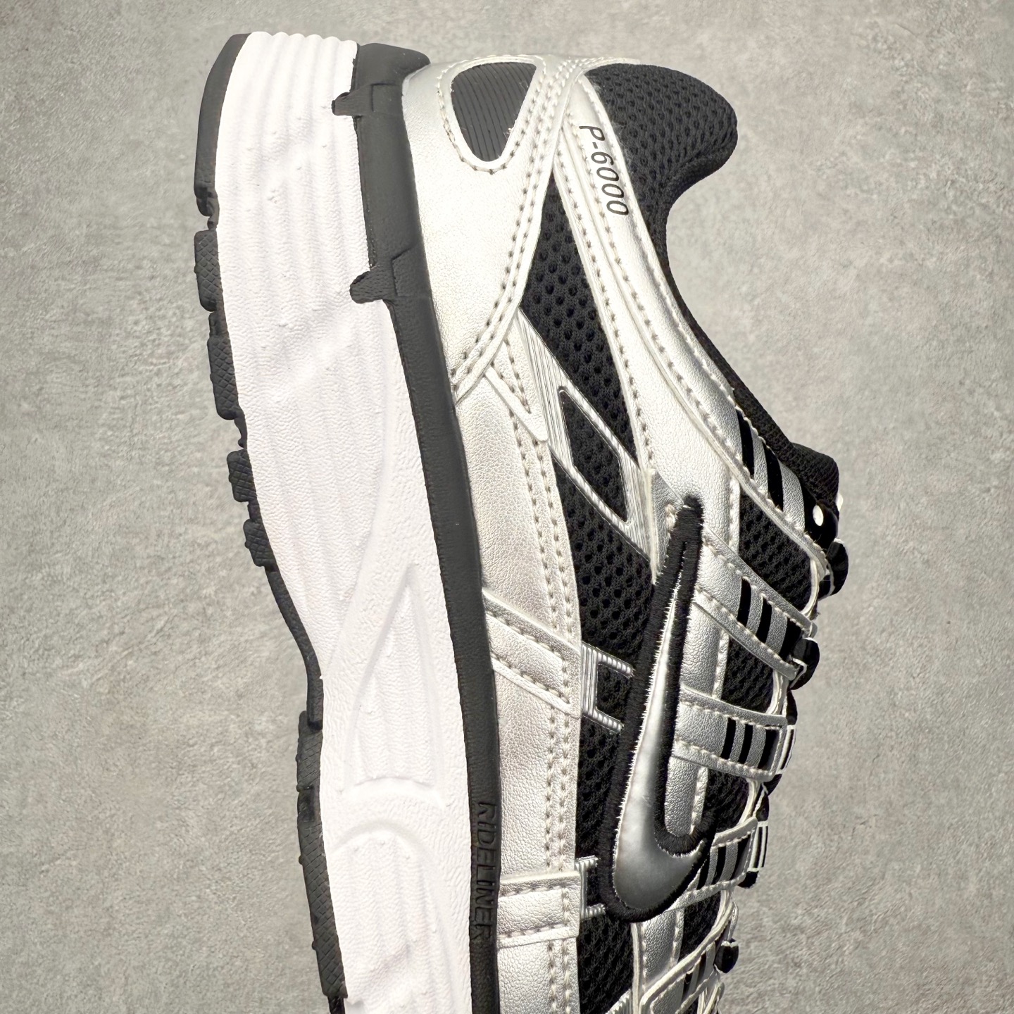 图片[6]-NK P-6000 系列低帮复古老爹风休闲运动舒适慢跑鞋 BV1021-013 融合 Pegasus 过往运动鞋设计 助力 21 世纪早期跑步运动跃升时尚新高度 采用透气网眼布、运动风格线条和耐穿覆面 兼具吸睛外观和舒适感受 中底泡绵以田径赛道为灵感 打造厚实设计 缔造出众缓震性能 尺码：36 36.5 37.5 38 38.5 39 40 40.5 41 42 42.5 43 44 44.5 45-选品中心