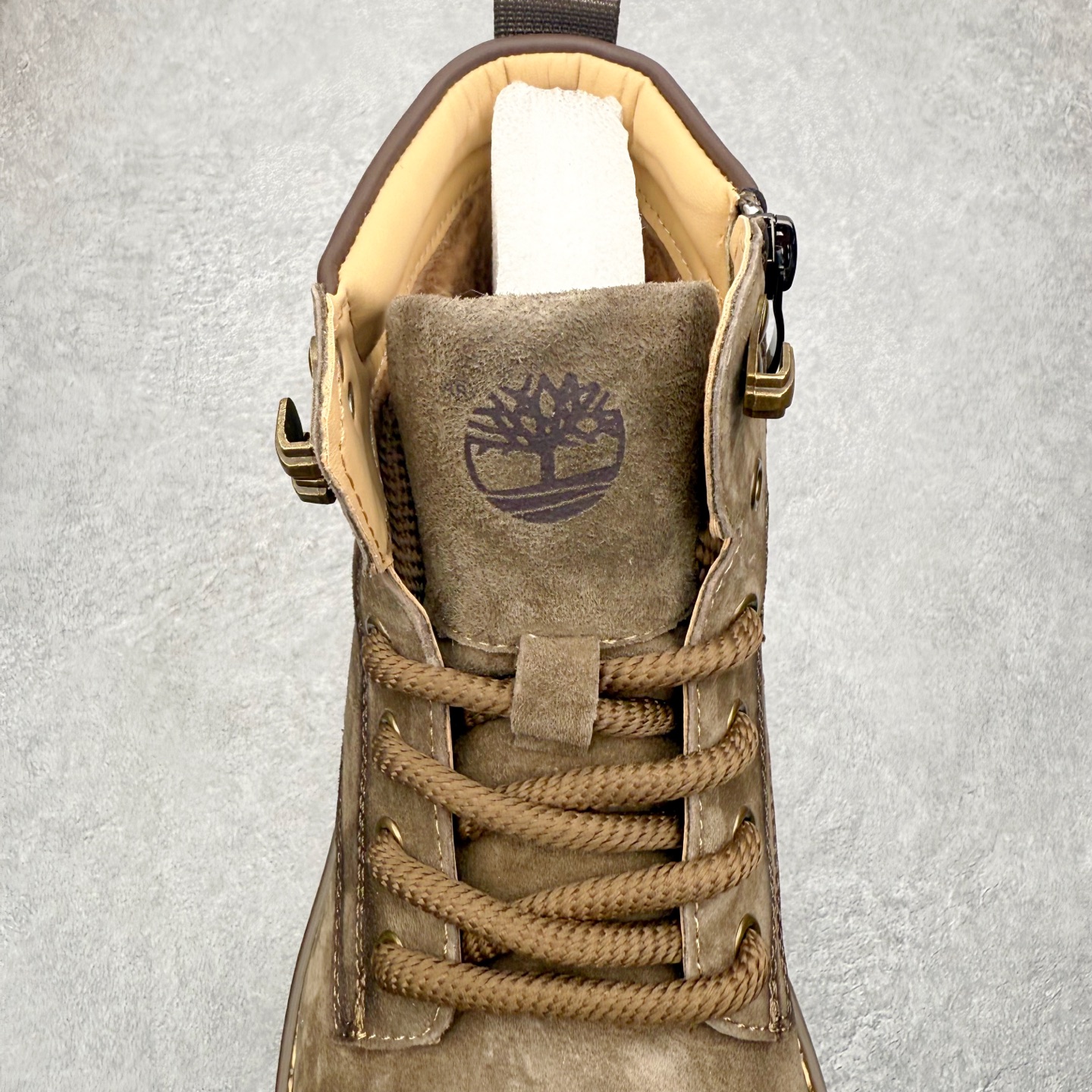 图片[5]-Timberland添柏岚/天伯伦 秋冬新品 秋冬必备户外休闲大黄靴系列#广东大厂品质 原盒原包装 时尚潮流搭配 面料采用意大利🇮🇹顶级磨砂细纹牛皮 轻质大底 搭配防臭防腐真皮乳胶鞋垫 大底到五金都是代工厂原材料制作 同原版固特异永不开胶工艺 好货不杀猪 首单质量严格把控 全网独家首发 品质毋庸置疑 全套官网统一包装 给您完美的穿着体验 质量考究耐穿 型男必备 专治不帅 高品质脚感一流 今年冬季防寒户外专用 日常随意搭配 尺码：38-44（皮鞋码）-选品中心