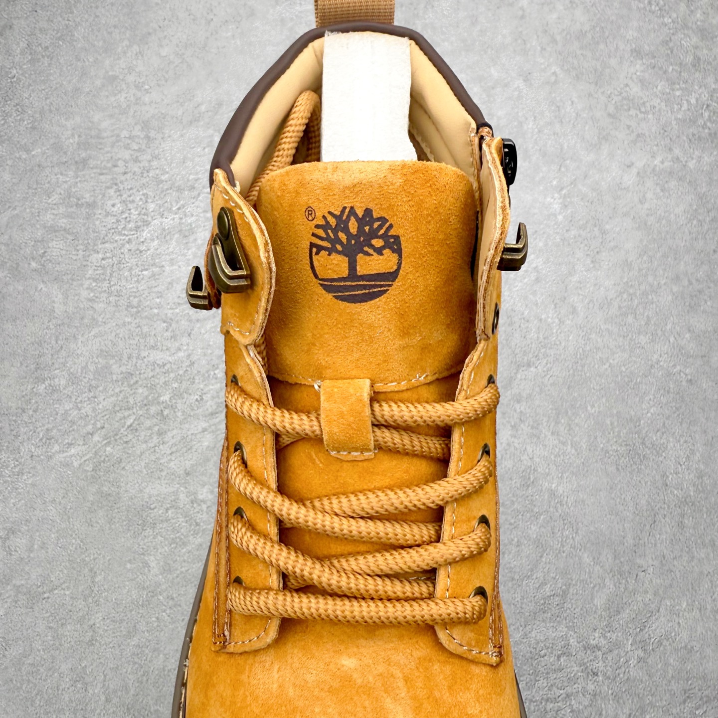 图片[5]-Timberland添柏岚/天伯伦 秋冬新品 秋冬必备户外休闲大黄靴系列#广东大厂品质 原盒原包装 时尚潮流搭配 面料采用意大利🇮🇹顶级磨砂细纹牛皮 轻质大底 搭配防臭防腐真皮乳胶鞋垫 大底到五金都是代工厂原材料制作 同原版固特异永不开胶工艺 好货不杀猪 首单质量严格把控 全网独家首发 品质毋庸置疑 全套官网统一包装 给您完美的穿着体验 质量考究耐穿 型男必备 专治不帅 高品质脚感一流 今年冬季防寒户外专用 日常随意搭配 尺码：38-44（皮鞋码）-选品中心