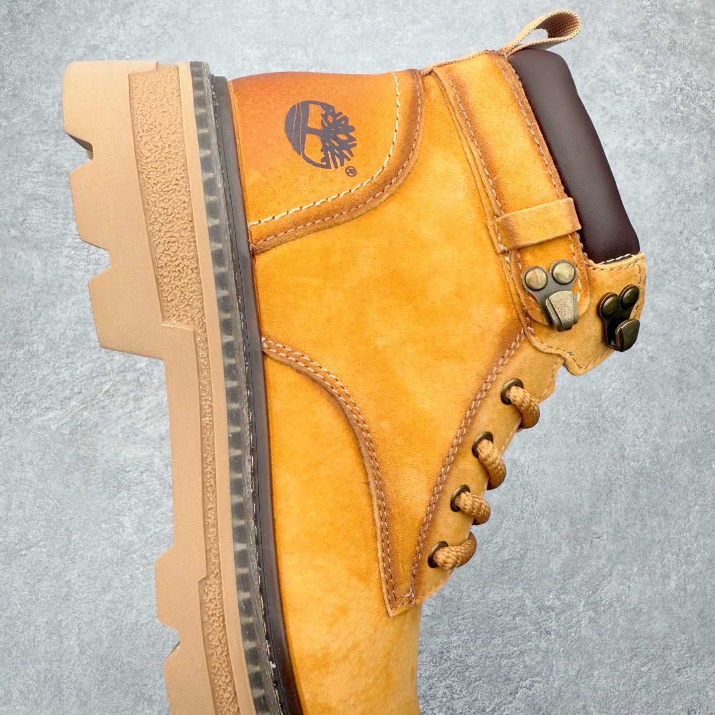 图片[6]-Timberland添柏岚/天伯伦 秋冬新品 秋冬必备户外休闲大黄靴系列#广东大厂品质 原盒原包装 时尚潮流搭配 面料采用意大利🇮🇹顶级磨砂细纹牛皮 轻质大底 搭配防臭防腐真皮乳胶鞋垫 大底到五金都是代工厂原材料制作 同原版固特异永不开胶工艺 好货不杀猪 首单质量严格把控 全网独家首发 品质毋庸置疑 全套官网统一包装 给您完美的穿着体验 质量考究耐穿 型男必备 专治不帅 高品质脚感一流 今年冬季防寒户外专用 日常随意搭配 尺码：38-44（皮鞋码）-选品中心