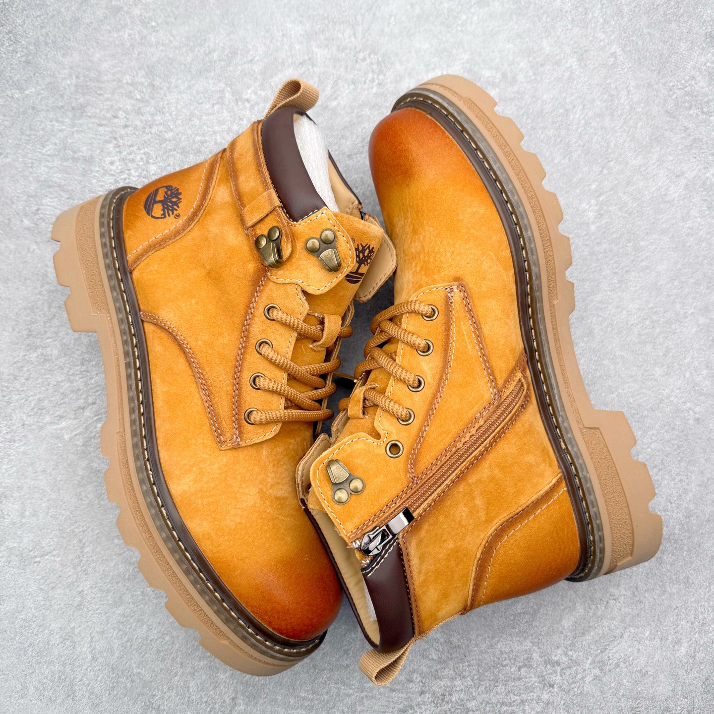 图片[3]-Timberland添柏岚/天伯伦 秋冬新品 秋冬必备户外休闲大黄靴系列#广东大厂品质 原盒原包装 时尚潮流搭配 面料采用意大利🇮🇹顶级磨砂细纹牛皮 轻质大底 搭配防臭防腐真皮乳胶鞋垫 大底到五金都是代工厂原材料制作 同原版固特异永不开胶工艺 好货不杀猪 首单质量严格把控 全网独家首发 品质毋庸置疑 全套官网统一包装 给您完美的穿着体验 质量考究耐穿 型男必备 专治不帅 高品质脚感一流 今年冬季防寒户外专用 日常随意搭配 尺码：38-44（皮鞋码）-选品中心