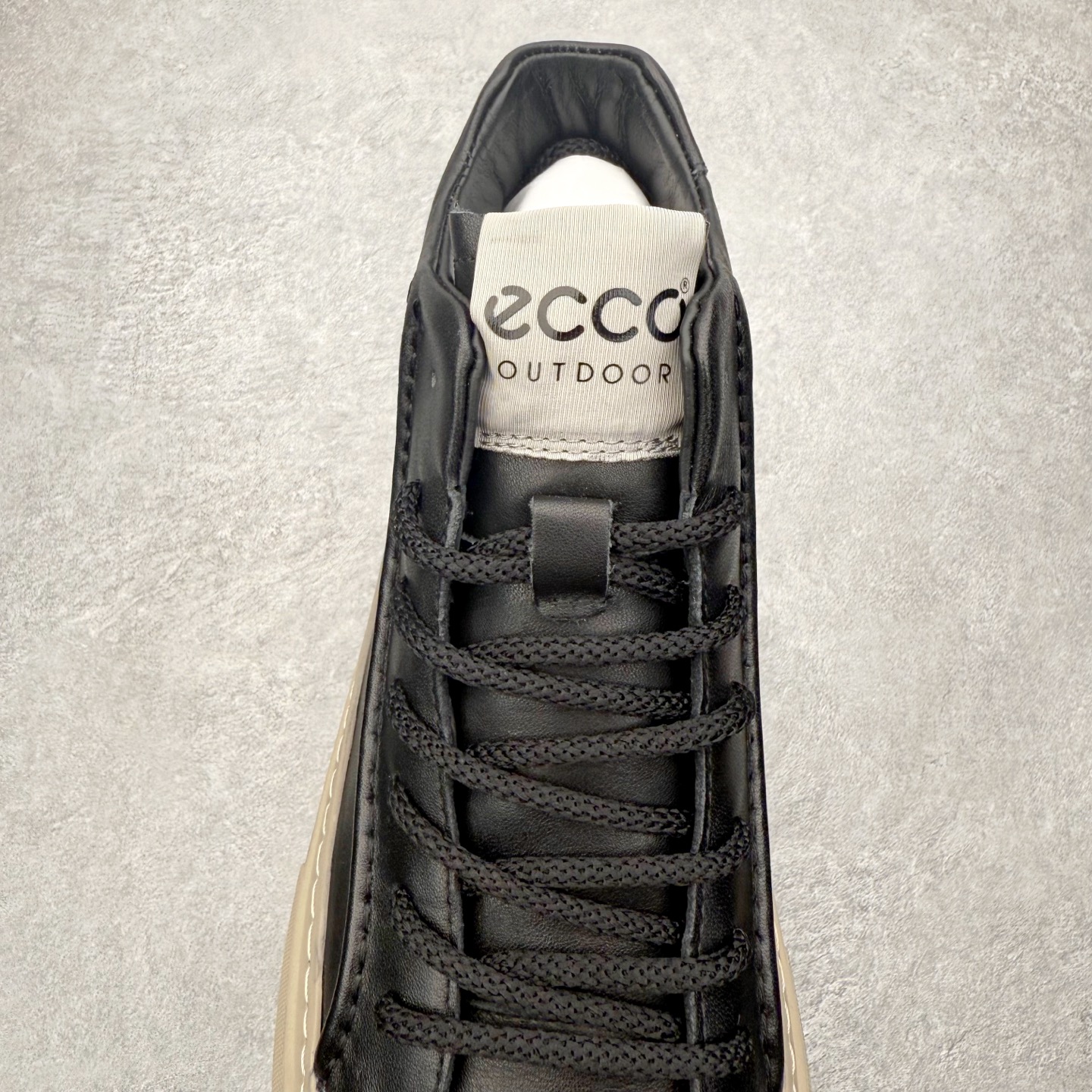 图片[5]-ECCO爱步男鞋中高帮热门款 厚底增高潮酷板鞋 街头时尚 休闲百搭 意趣出街 玩转城市 臻选牛皮鞋面，轻盈柔韧 具有良好的透气性 简约系带设计，可自由调节松紧，方便快捷 时尚随搭 PU中底，橡胶大底，抓地力强 具有良好的耐磨性 贴合脚型 赋予双脚舒适轻盈之感，摆脱笨重感 顺应复古风格热潮 多元色彩碰撞 辅以经典板鞋鞋型 搭配出色 潮流一步到位 尺码：38 39 40 41 42 43 44（皮鞋码）-选品中心