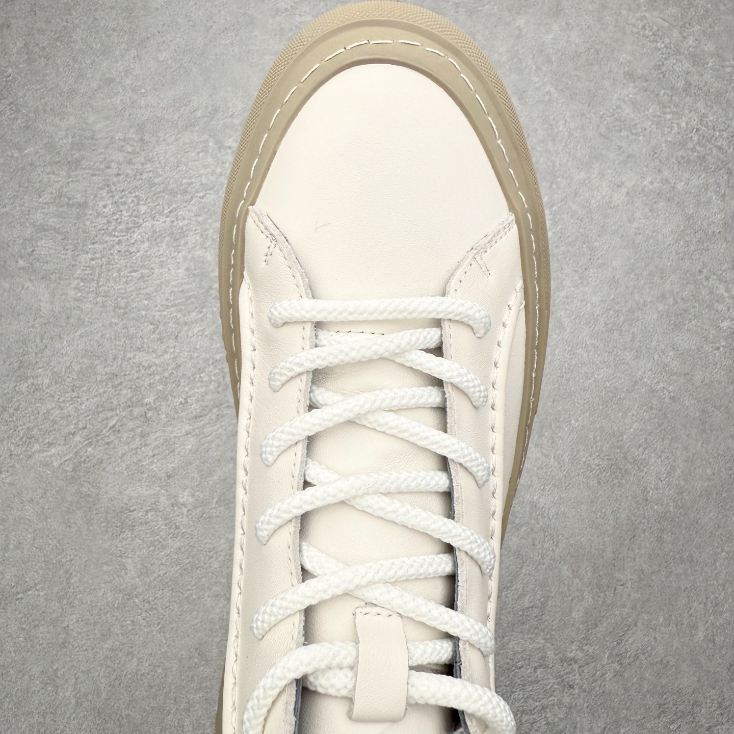 图片[4]-ECCO爱步男鞋中高帮热门款 厚底增高潮酷板鞋 街头时尚 休闲百搭 意趣出街 玩转城市 臻选牛皮鞋面，轻盈柔韧 具有良好的透气性 简约系带设计，可自由调节松紧，方便快捷 时尚随搭 PU中底，橡胶大底，抓地力强 具有良好的耐磨性 贴合脚型 赋予双脚舒适轻盈之感，摆脱笨重感 顺应复古风格热潮 多元色彩碰撞 辅以经典板鞋鞋型 搭配出色 潮流一步到位 尺码：38 39 40 41 42 43 44（皮鞋码）-选品中心