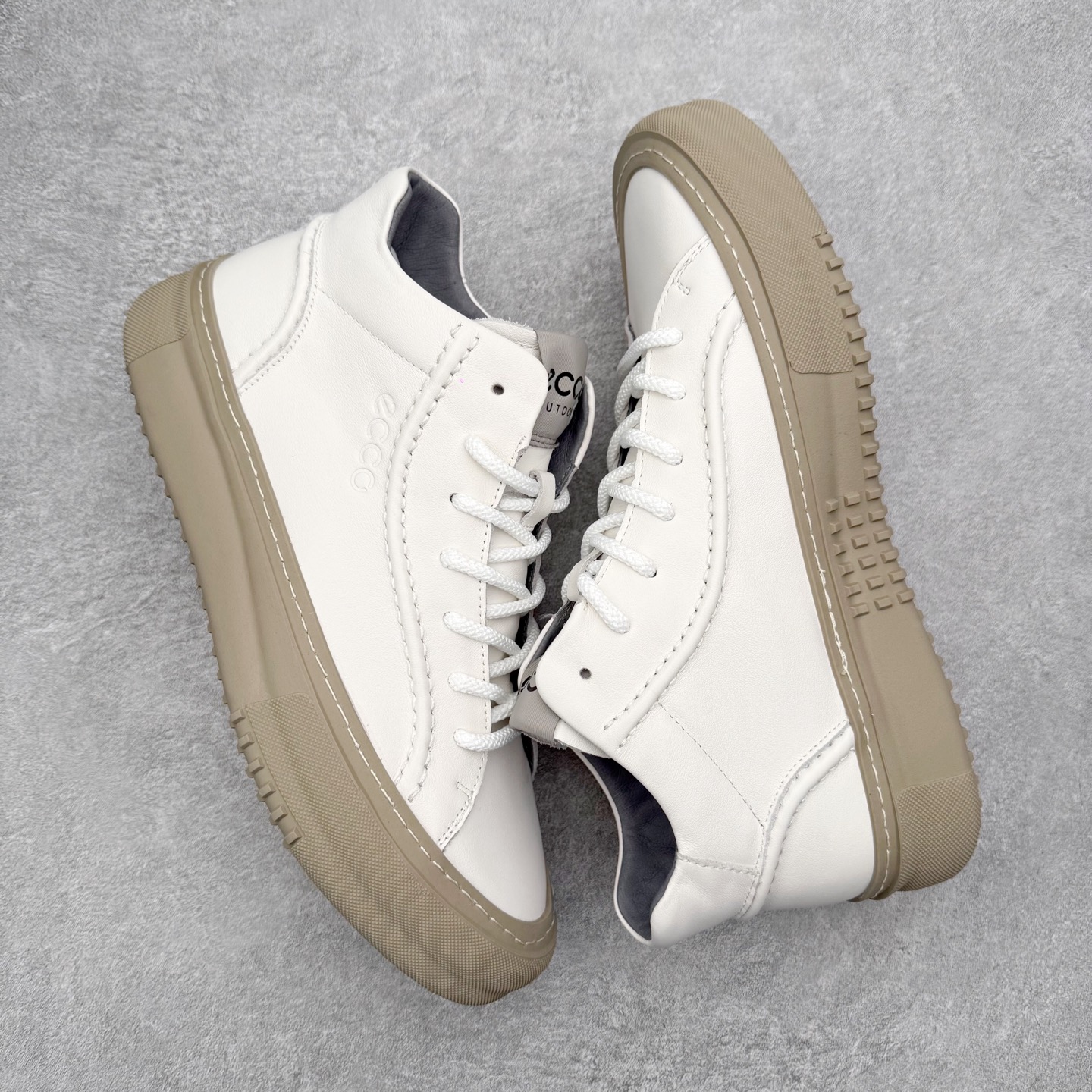 图片[3]-ECCO爱步男鞋中高帮热门款 厚底增高潮酷板鞋 街头时尚 休闲百搭 意趣出街 玩转城市 臻选牛皮鞋面，轻盈柔韧 具有良好的透气性 简约系带设计，可自由调节松紧，方便快捷 时尚随搭 PU中底，橡胶大底，抓地力强 具有良好的耐磨性 贴合脚型 赋予双脚舒适轻盈之感，摆脱笨重感 顺应复古风格热潮 多元色彩碰撞 辅以经典板鞋鞋型 搭配出色 潮流一步到位 尺码：38 39 40 41 42 43 44（皮鞋码）-选品中心