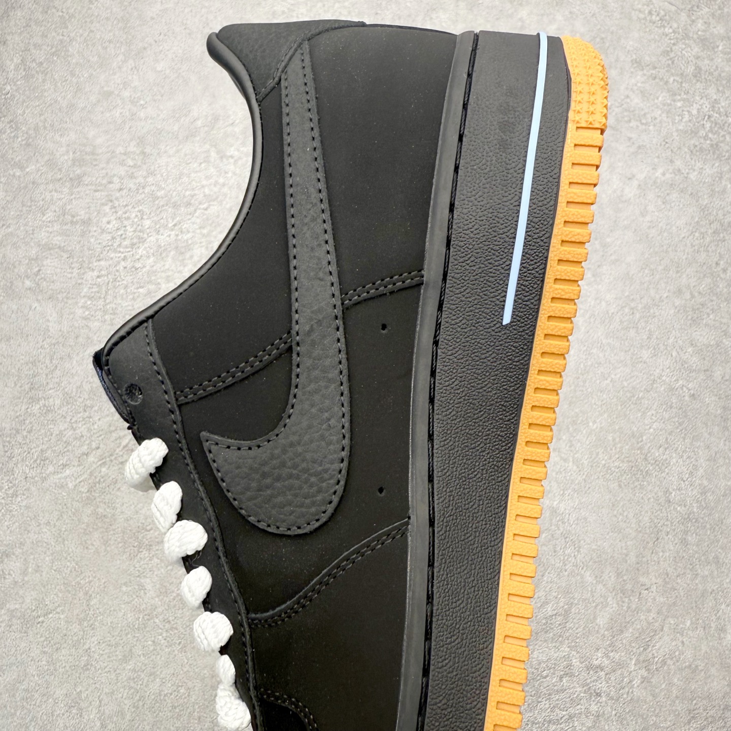 图片[7]-NK Air Force 1´07 Low 空军一号低帮百搭休闲运动板鞋 IQ9770-001 柔软、弹性十足的缓震性能和出色的中底设计 横跨复古与现代的外型结合 造就出风靡全球 三十多年的Force 1 直到今天还深受青睐 实拍调校N版已经零色差零失真 百分百还原实物色彩所见即所得 不存在货不对板色差等低级问题 选购参考实物拍摄 不混卖不参货 只用心做好货严格选品 承诺混一赔十 尺码：36 36.5 37.5 38 38.5 39 40 40.5 41 42 42.5 43 44 44.5 45-选品中心