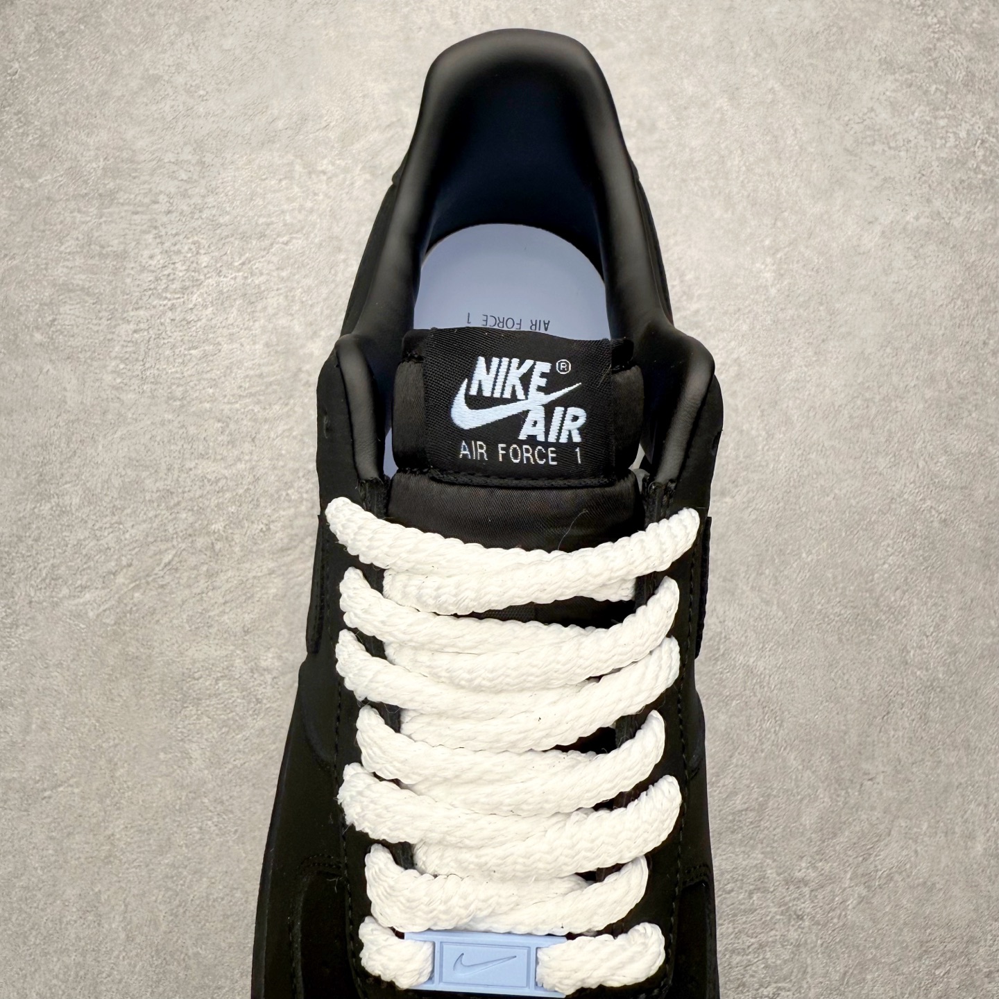 图片[5]-NK Air Force 1´07 Low 空军一号低帮百搭休闲运动板鞋 IQ9770-001 柔软、弹性十足的缓震性能和出色的中底设计 横跨复古与现代的外型结合 造就出风靡全球 三十多年的Force 1 直到今天还深受青睐 实拍调校N版已经零色差零失真 百分百还原实物色彩所见即所得 不存在货不对板色差等低级问题 选购参考实物拍摄 不混卖不参货 只用心做好货严格选品 承诺混一赔十 尺码：36 36.5 37.5 38 38.5 39 40 40.5 41 42 42.5 43 44 44.5 45-选品中心