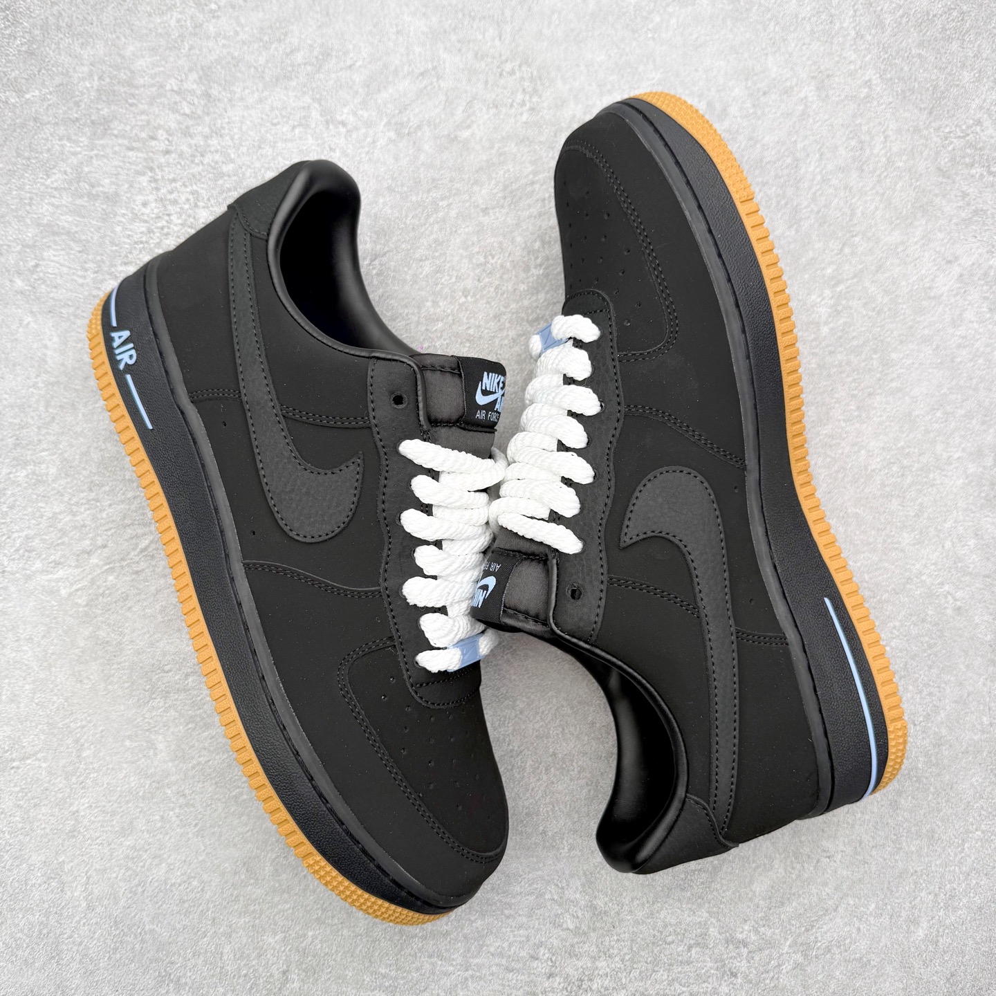 图片[3]-NK Air Force 1´07 Low 空军一号低帮百搭休闲运动板鞋 IQ9770-001 柔软、弹性十足的缓震性能和出色的中底设计 横跨复古与现代的外型结合 造就出风靡全球 三十多年的Force 1 直到今天还深受青睐 实拍调校N版已经零色差零失真 百分百还原实物色彩所见即所得 不存在货不对板色差等低级问题 选购参考实物拍摄 不混卖不参货 只用心做好货严格选品 承诺混一赔十 尺码：36 36.5 37.5 38 38.5 39 40 40.5 41 42 42.5 43 44 44.5 45-选品中心