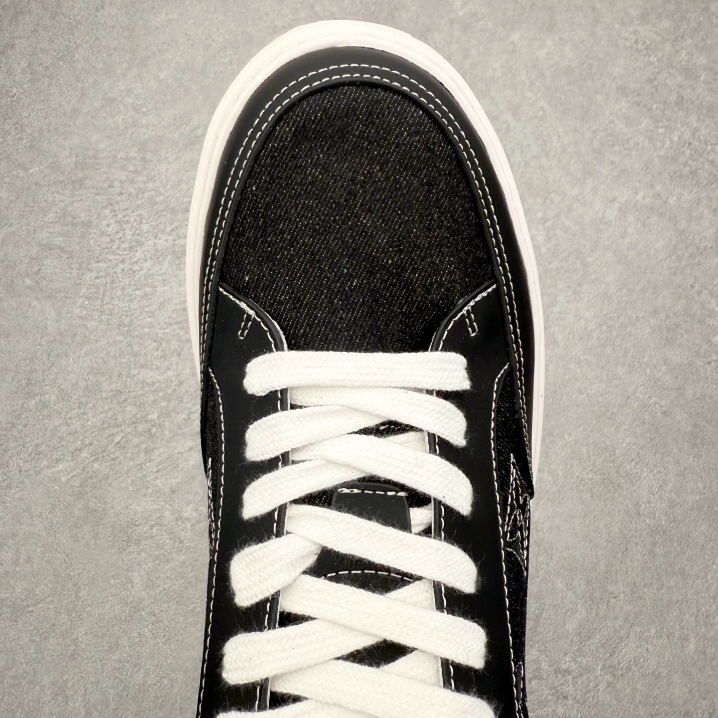 图片[4]-Louis Vuitton 路易威登 lv Time Out 低帮时尚运动板鞋 为舒软小牛皮革压印金属质感 Monogram 图案 再令 Louis 和vuitton 装饰点缀鞋带 与卢勒克斯金属线共同 释放莹泽光芒 搭配后部 Monogram帆布饰边和加厚胎面橡胶外底 鞋面胎牛皮和进口PVC制裁而成 高密度进口电脑车线工艺、经典LOGO跟PVC完美结合 原版大底开模 内里采用进口羊皮 超软皮内里+鞋垫 最新LV/路易威登 杨幂 关晓彤 官方等多明星网红同款 快手抖音等多平台热推 尺码：35 36 37 38 39 40 41 42 43 44-选品中心