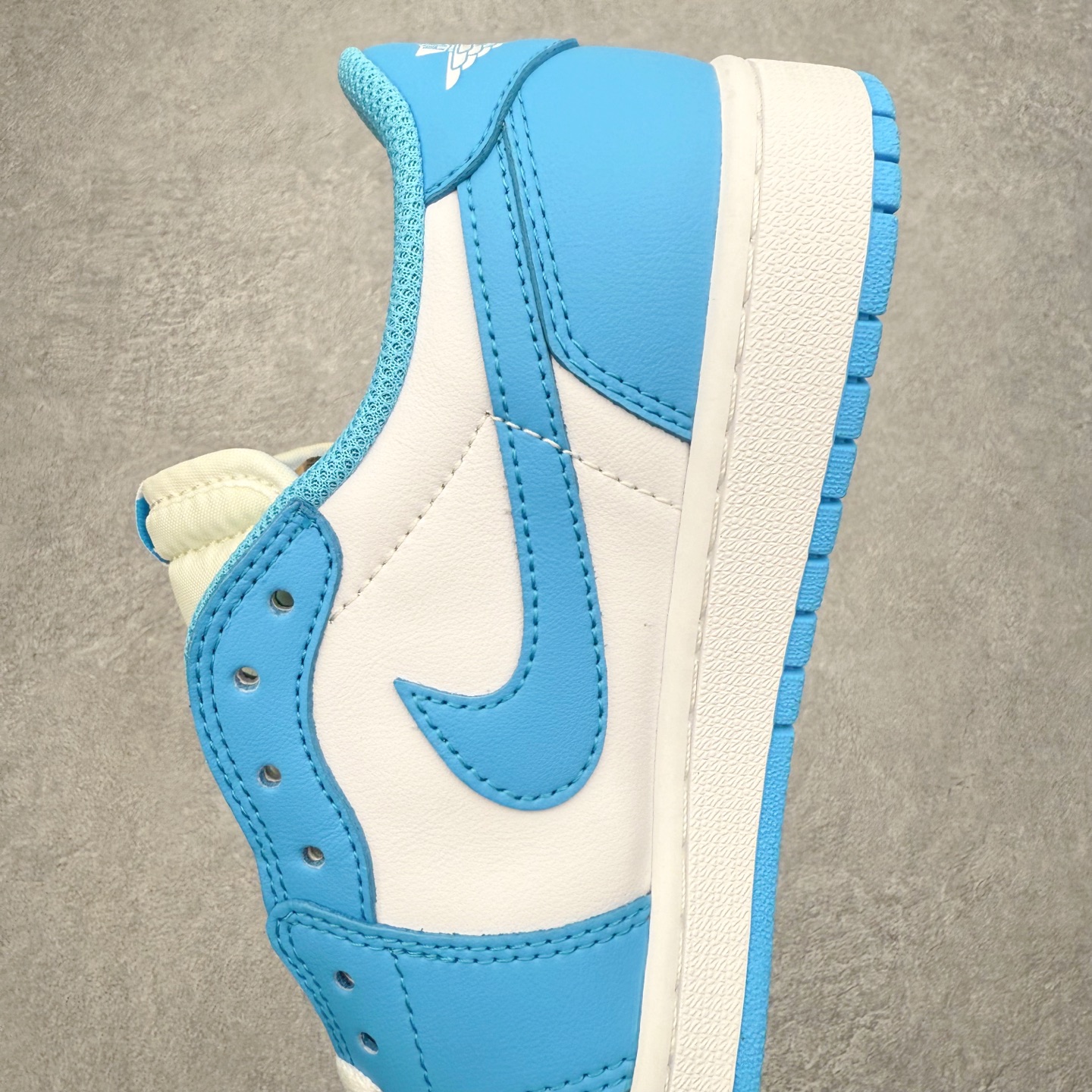 图片[7]-＃小DT Air Jordan AJ1 Low OG 低帮系列 全新流水线出品 超强性价比 DT版本平替选择 市场第二梯队 全部原鞋开发 原楦原纸板开发 全鞋电脑针车 原厂内置全掌气垫 原盒内在原标 唯一Zp原版鞋带绑法 免检产品 全新2022版型 全头层皮料 完美零毛边处理 原厂配置全掌气垫 价格定位良心 几十个配色陆续出货 实拍调校N版已经零色差零失真 百分百还原实物色彩所见即所得 不存在货不对板色差等低级问题 选购参考实物拍摄 不混卖不参货 只用心做好货严格选品 承诺混一赔十 尺码：36 36.5 37.5 38 38.5 39 40 40.5 41 42 42.5 43 44 44.5 45 46-选品中心