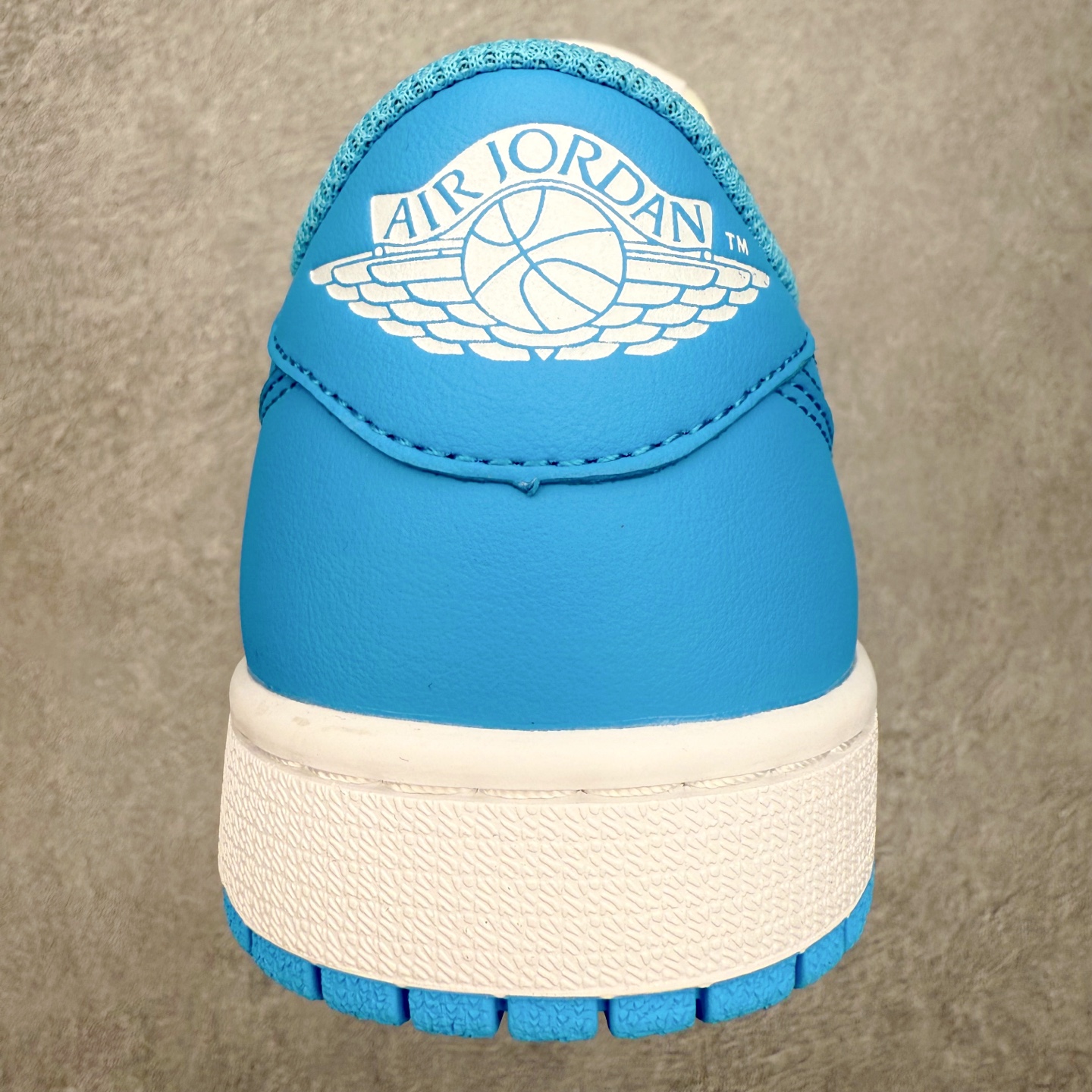 图片[8]-＃小DT Air Jordan AJ1 Low OG 低帮系列 全新流水线出品 超强性价比 DT版本平替选择 市场第二梯队 全部原鞋开发 原楦原纸板开发 全鞋电脑针车 原厂内置全掌气垫 原盒内在原标 唯一Zp原版鞋带绑法 免检产品 全新2022版型 全头层皮料 完美零毛边处理 原厂配置全掌气垫 价格定位良心 几十个配色陆续出货 实拍调校N版已经零色差零失真 百分百还原实物色彩所见即所得 不存在货不对板色差等低级问题 选购参考实物拍摄 不混卖不参货 只用心做好货严格选品 承诺混一赔十 尺码：36 36.5 37.5 38 38.5 39 40 40.5 41 42 42.5 43 44 44.5 45 46-选品中心