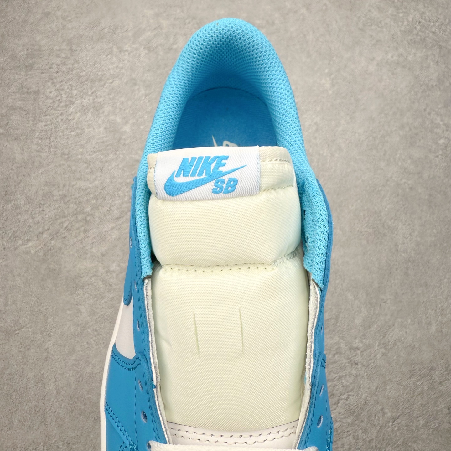 图片[5]-＃小DT Air Jordan AJ1 Low OG 低帮系列 全新流水线出品 超强性价比 DT版本平替选择 市场第二梯队 全部原鞋开发 原楦原纸板开发 全鞋电脑针车 原厂内置全掌气垫 原盒内在原标 唯一Zp原版鞋带绑法 免检产品 全新2022版型 全头层皮料 完美零毛边处理 原厂配置全掌气垫 价格定位良心 几十个配色陆续出货 实拍调校N版已经零色差零失真 百分百还原实物色彩所见即所得 不存在货不对板色差等低级问题 选购参考实物拍摄 不混卖不参货 只用心做好货严格选品 承诺混一赔十 尺码：36 36.5 37.5 38 38.5 39 40 40.5 41 42 42.5 43 44 44.5 45 46-选品中心