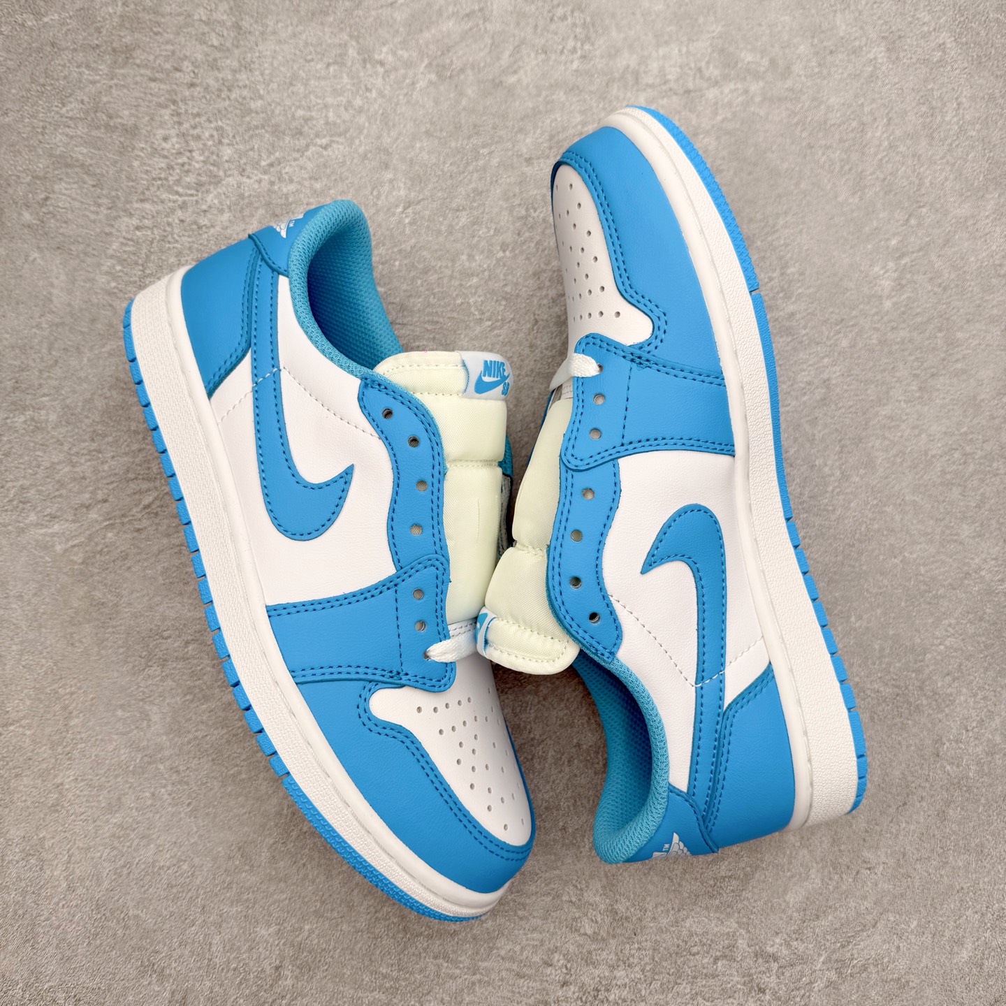 图片[3]-＃小DT Air Jordan AJ1 Low OG 低帮系列 全新流水线出品 超强性价比 DT版本平替选择 市场第二梯队 全部原鞋开发 原楦原纸板开发 全鞋电脑针车 原厂内置全掌气垫 原盒内在原标 唯一Zp原版鞋带绑法 免检产品 全新2022版型 全头层皮料 完美零毛边处理 原厂配置全掌气垫 价格定位良心 几十个配色陆续出货 实拍调校N版已经零色差零失真 百分百还原实物色彩所见即所得 不存在货不对板色差等低级问题 选购参考实物拍摄 不混卖不参货 只用心做好货严格选品 承诺混一赔十 尺码：36 36.5 37.5 38 38.5 39 40 40.5 41 42 42.5 43 44 44.5 45 46-选品中心