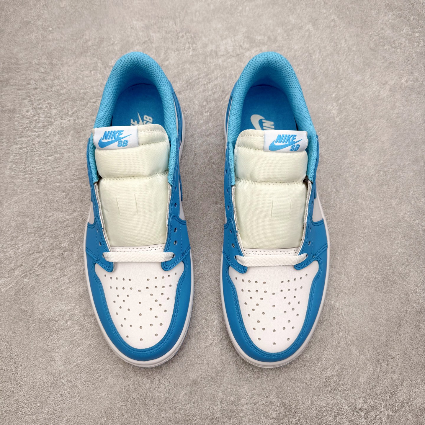 图片[2]-＃小DT Air Jordan AJ1 Low OG 低帮系列 全新流水线出品 超强性价比 DT版本平替选择 市场第二梯队 全部原鞋开发 原楦原纸板开发 全鞋电脑针车 原厂内置全掌气垫 原盒内在原标 唯一Zp原版鞋带绑法 免检产品 全新2022版型 全头层皮料 完美零毛边处理 原厂配置全掌气垫 价格定位良心 几十个配色陆续出货 实拍调校N版已经零色差零失真 百分百还原实物色彩所见即所得 不存在货不对板色差等低级问题 选购参考实物拍摄 不混卖不参货 只用心做好货严格选品 承诺混一赔十 尺码：36 36.5 37.5 38 38.5 39 40 40.5 41 42 42.5 43 44 44.5 45 46-选品中心