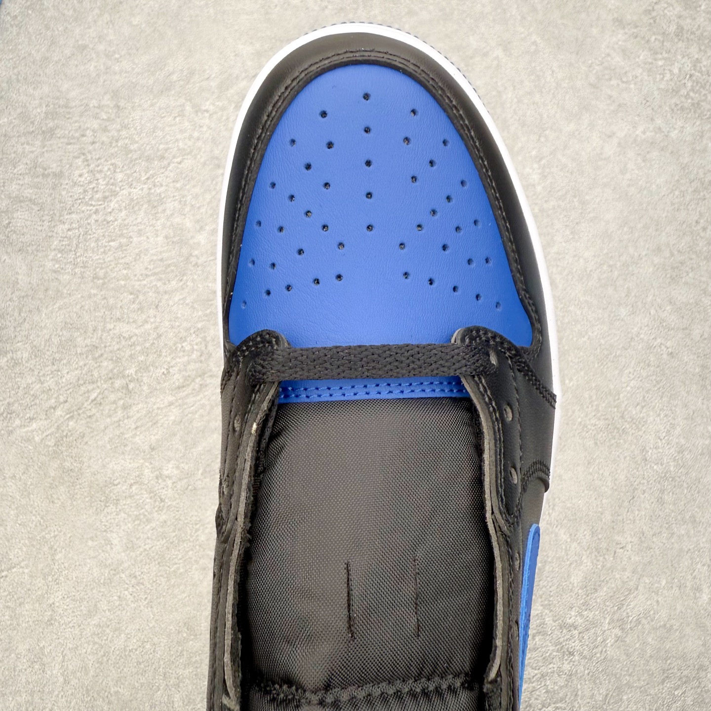 图片[4]-＃小DT Air Jordan AJ1 Low OG 低帮系列 全新流水线出品 超强性价比 DT版本平替选择 市场第二梯队 全部原鞋开发 原楦原纸板开发 全鞋电脑针车 原厂内置全掌气垫 原盒内在原标 唯一Zp原版鞋带绑法 免检产品 全新2022版型 全头层皮料 完美零毛边处理 原厂配置全掌气垫 价格定位良心 几十个配色陆续出货 实拍调校N版已经零色差零失真 百分百还原实物色彩所见即所得 不存在货不对板色差等低级问题 选购参考实物拍摄 不混卖不参货 只用心做好货严格选品 承诺混一赔十 尺码：36 36.5 37.5 38 38.5 39 40 40.5 41 42 42.5 43 44 44.5 45 46-选品中心